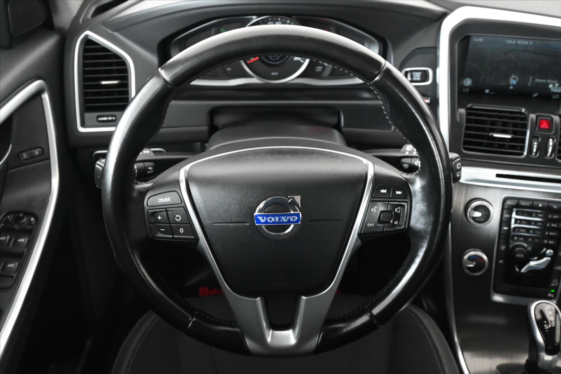 Main photo of the car Volvo XC60 2.4 D5 133 kW AT6 AWD Warranty up to 5 years (17)