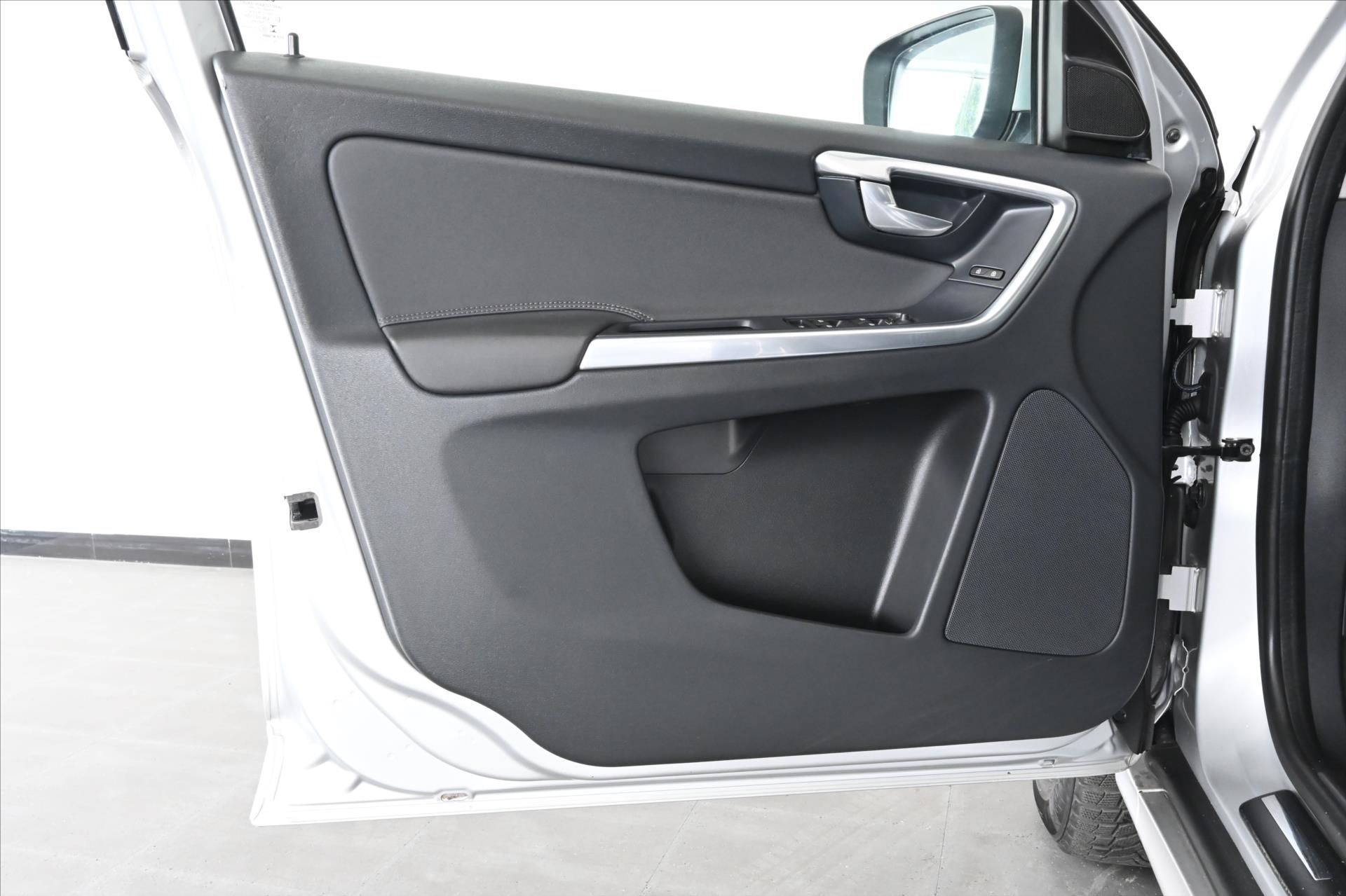 Main photo of the car Volvo XC60 2.4 D5 133 kW AT6 AWD Warranty up to 5 years (24)