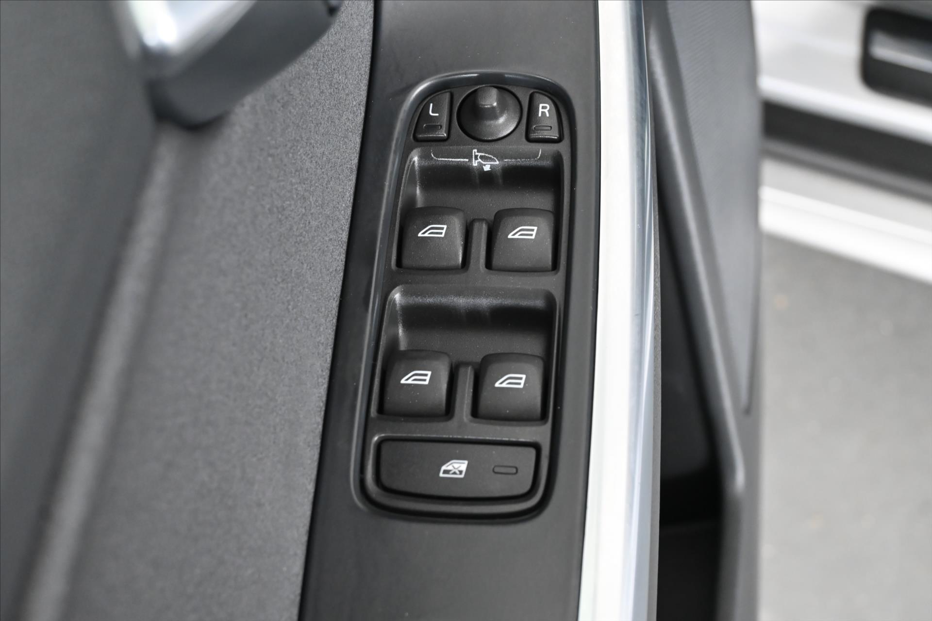 Main photo of the car Volvo XC60 2.4 D5 133 kW AT6 AWD Warranty up to 5 years (25)