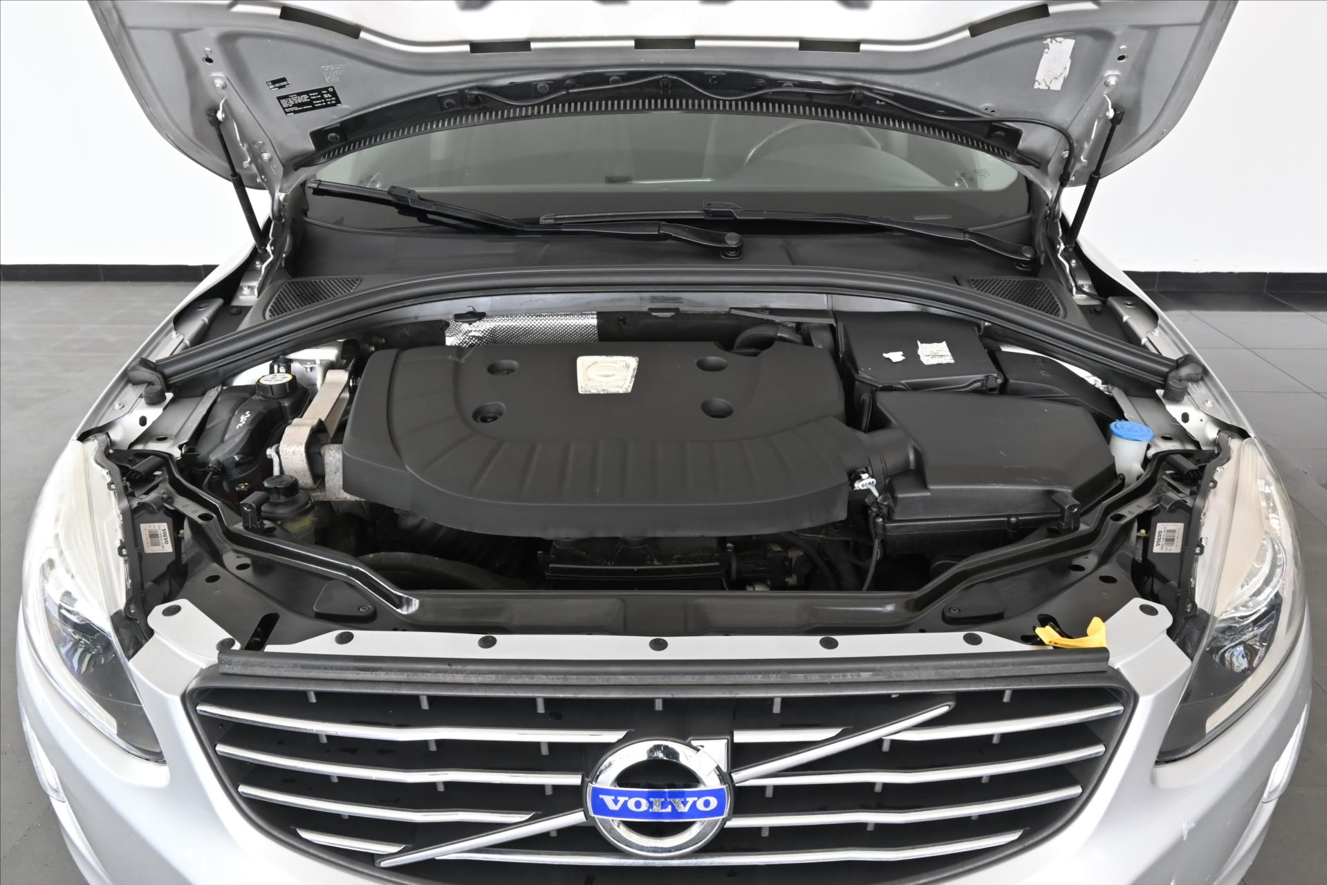 Main photo of the car Volvo XC60 2.4 D5 133 kW AT6 AWD Warranty up to 5 years (6)