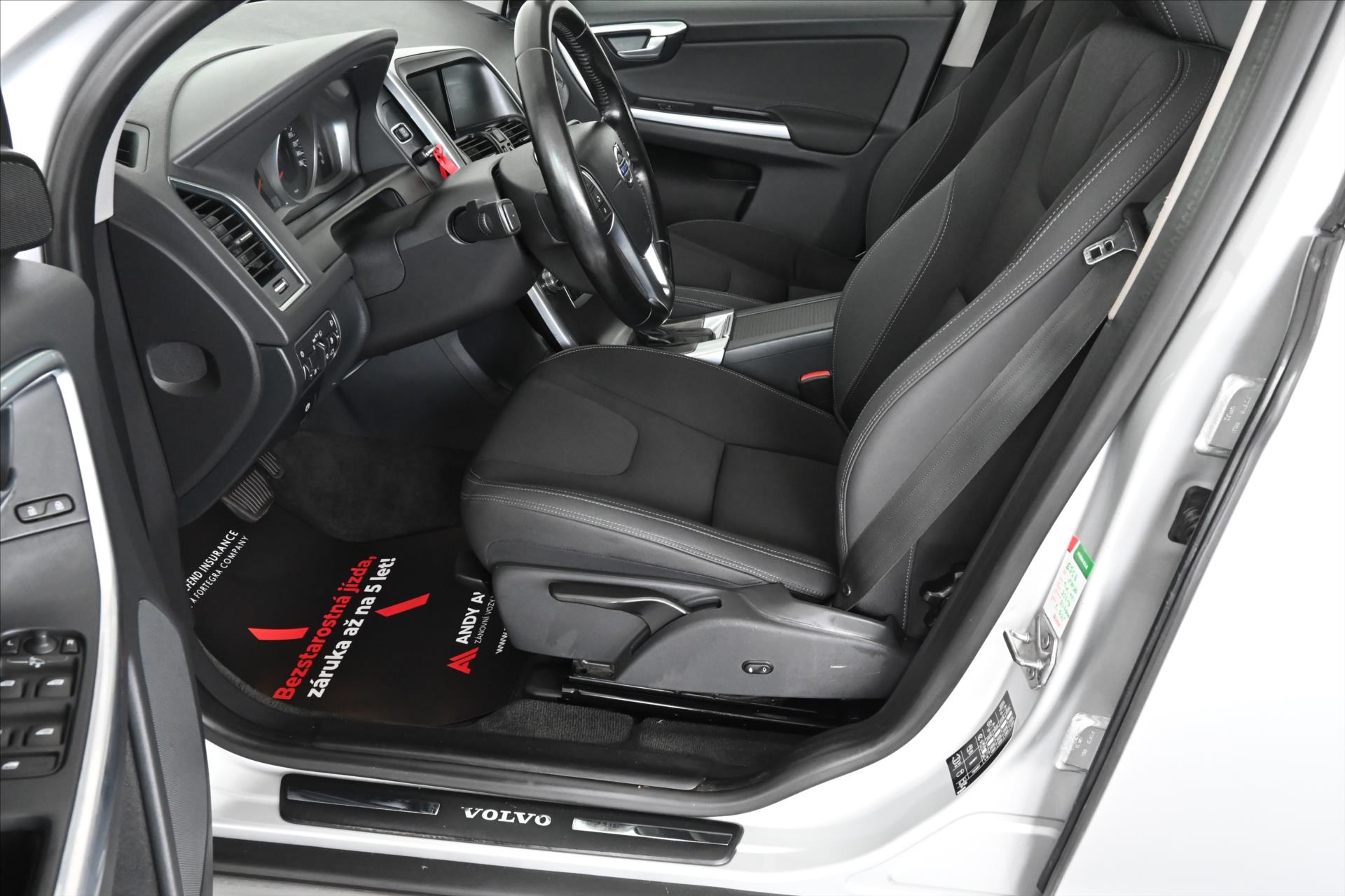 Main photo of the car Volvo XC60 2.4 D5 133 kW AT6 AWD Warranty up to 5 years (10)