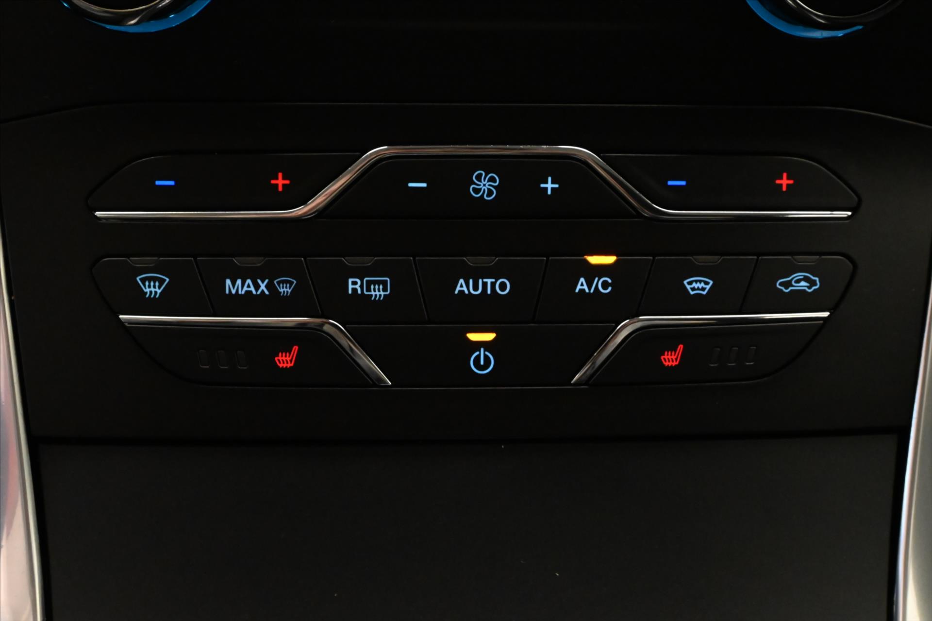 Hlavní fotografie vozu Ford S-MAX 2,0 EcoBlue 140 kW AT8 Titanium Záruka až 5 let (20)