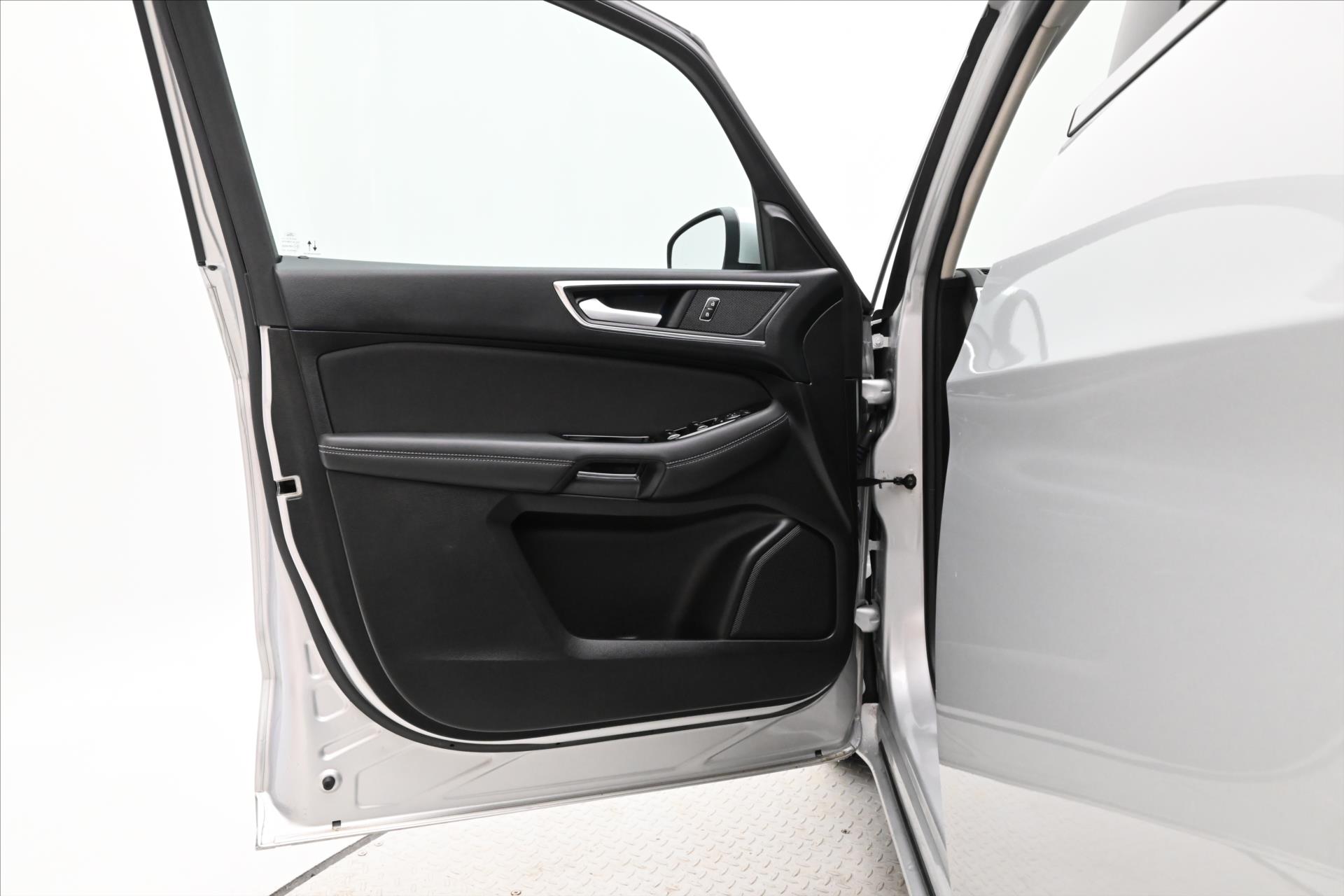 Hlavní fotografie vozu Ford S-MAX 2,0 EcoBlue 140 kW AT8 Titanium Záruka až 5 let (22)