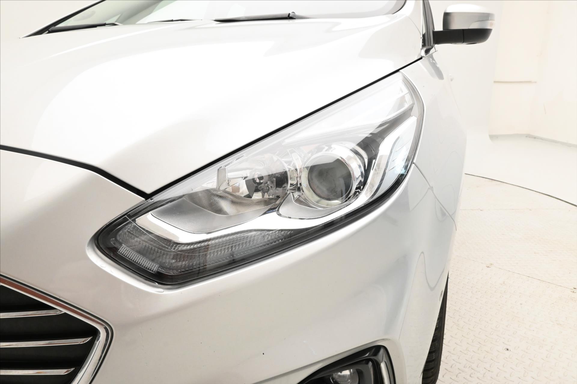 Hlavní fotografie vozu Ford S-MAX 2,0 EcoBlue 140 kW AT8 Titanium Záruka až 5 let (27)