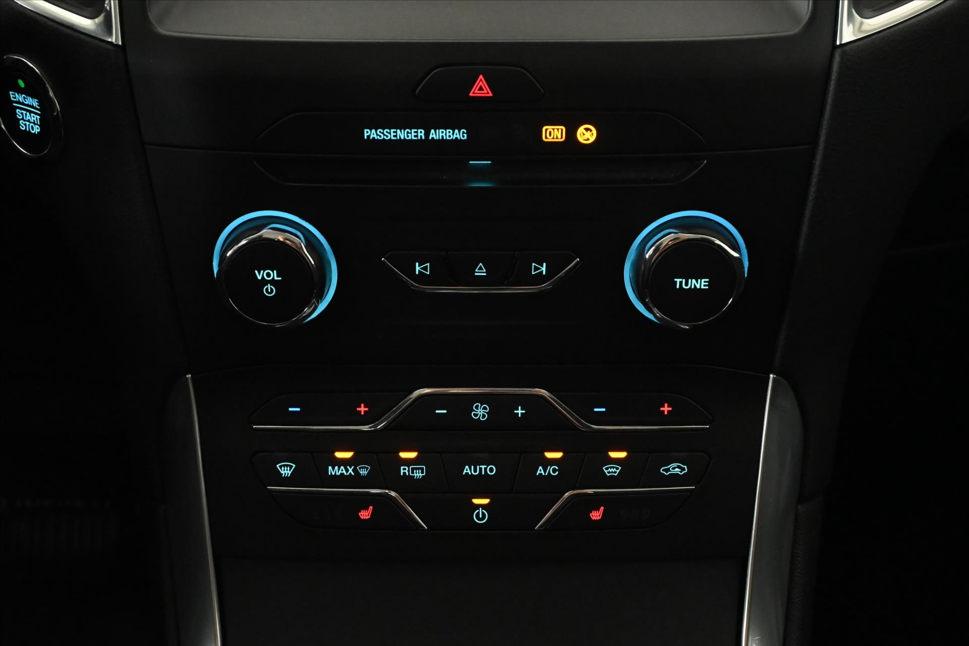 Hlavní fotografie vozu Ford S-MAX 2,0 EcoBlue 110 kW AT8 Titanium Záruka až 5 let (22)