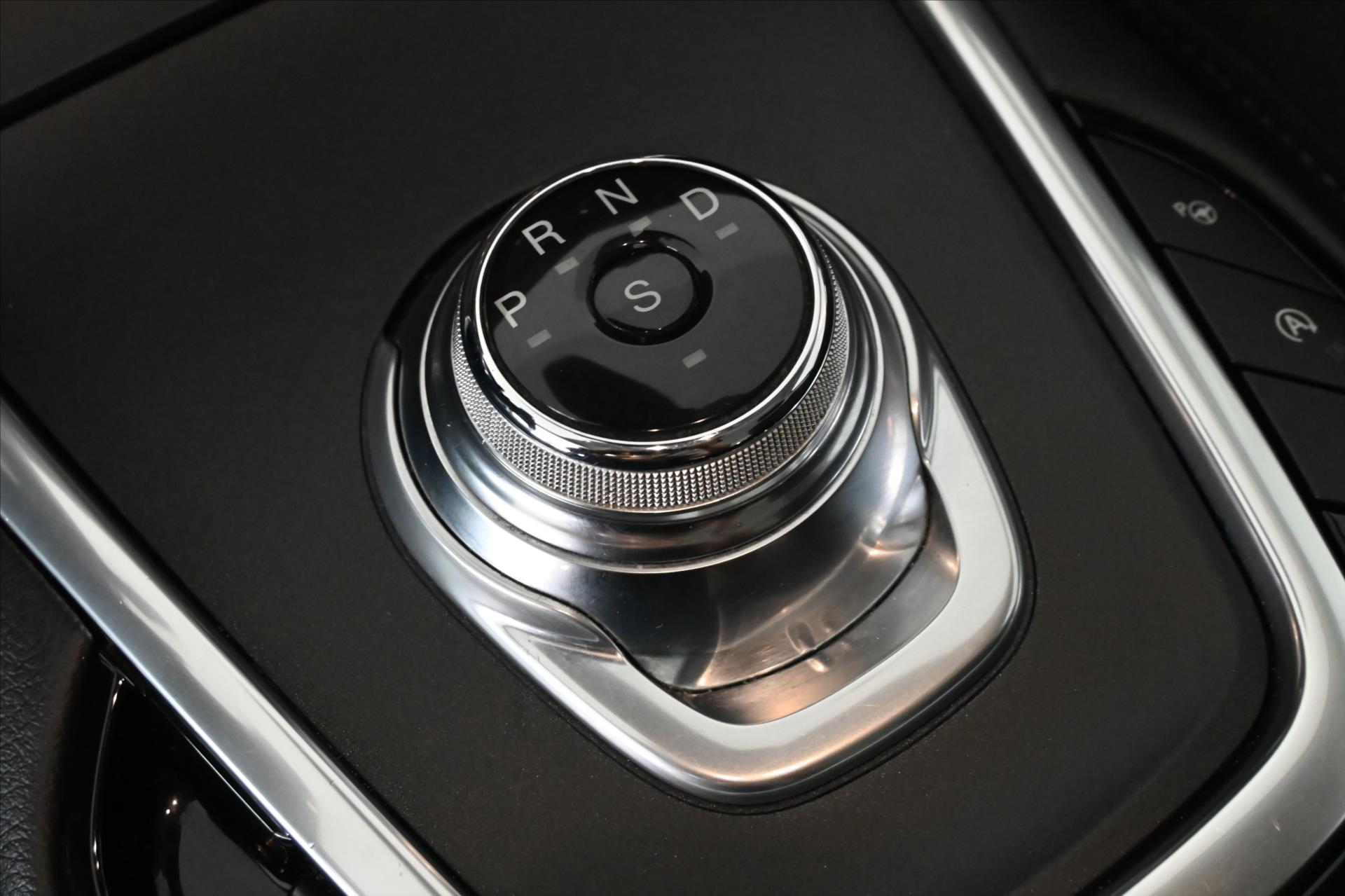 Hlavní fotografie vozu Ford S-MAX 2,0 EcoBlue 110 kW AT8 Titanium Záruka až 5 let (23)