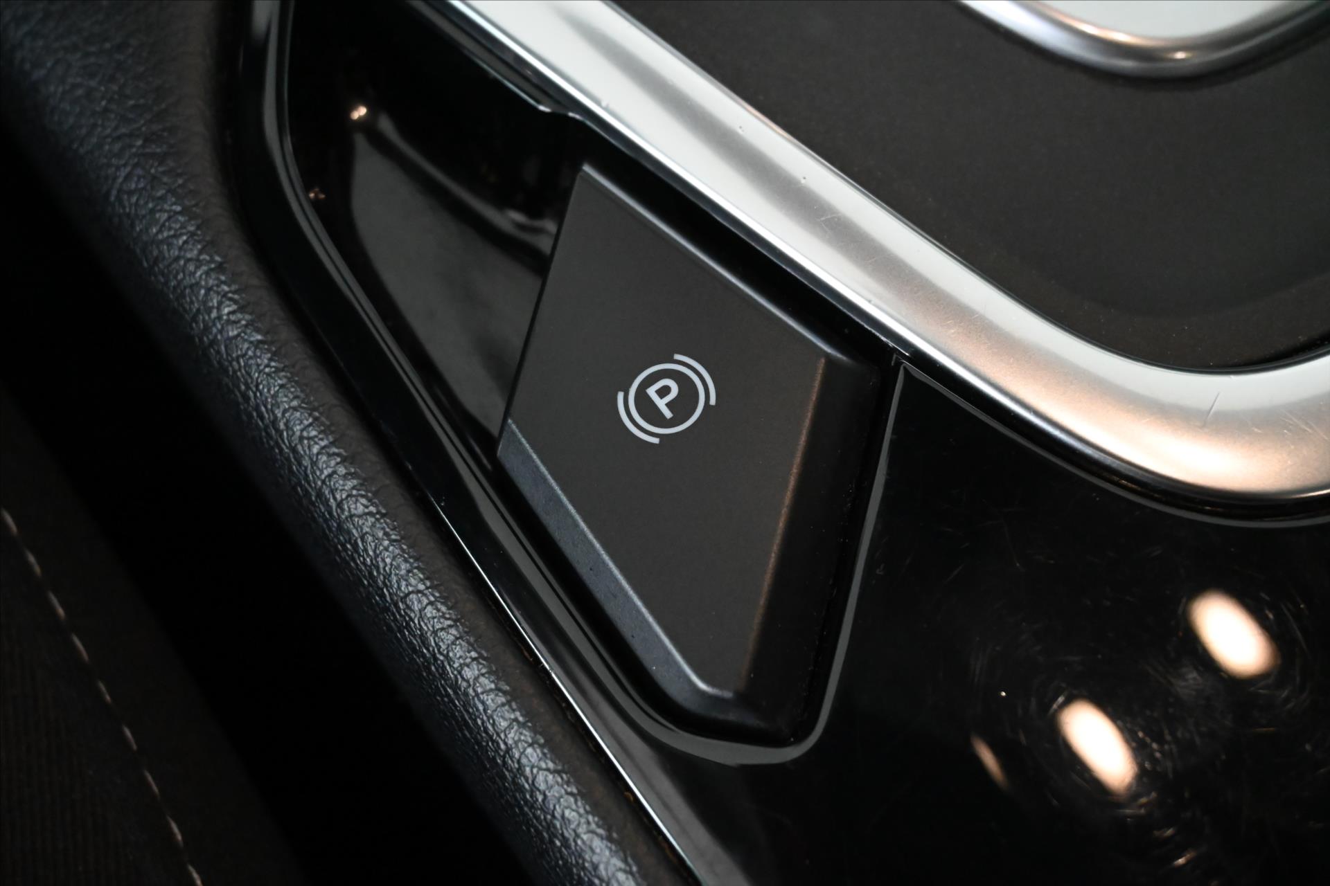 Hlavní fotografie vozu Ford S-MAX 2,0 EcoBlue 110 kW AT8 Titanium Záruka až 5 let (24)