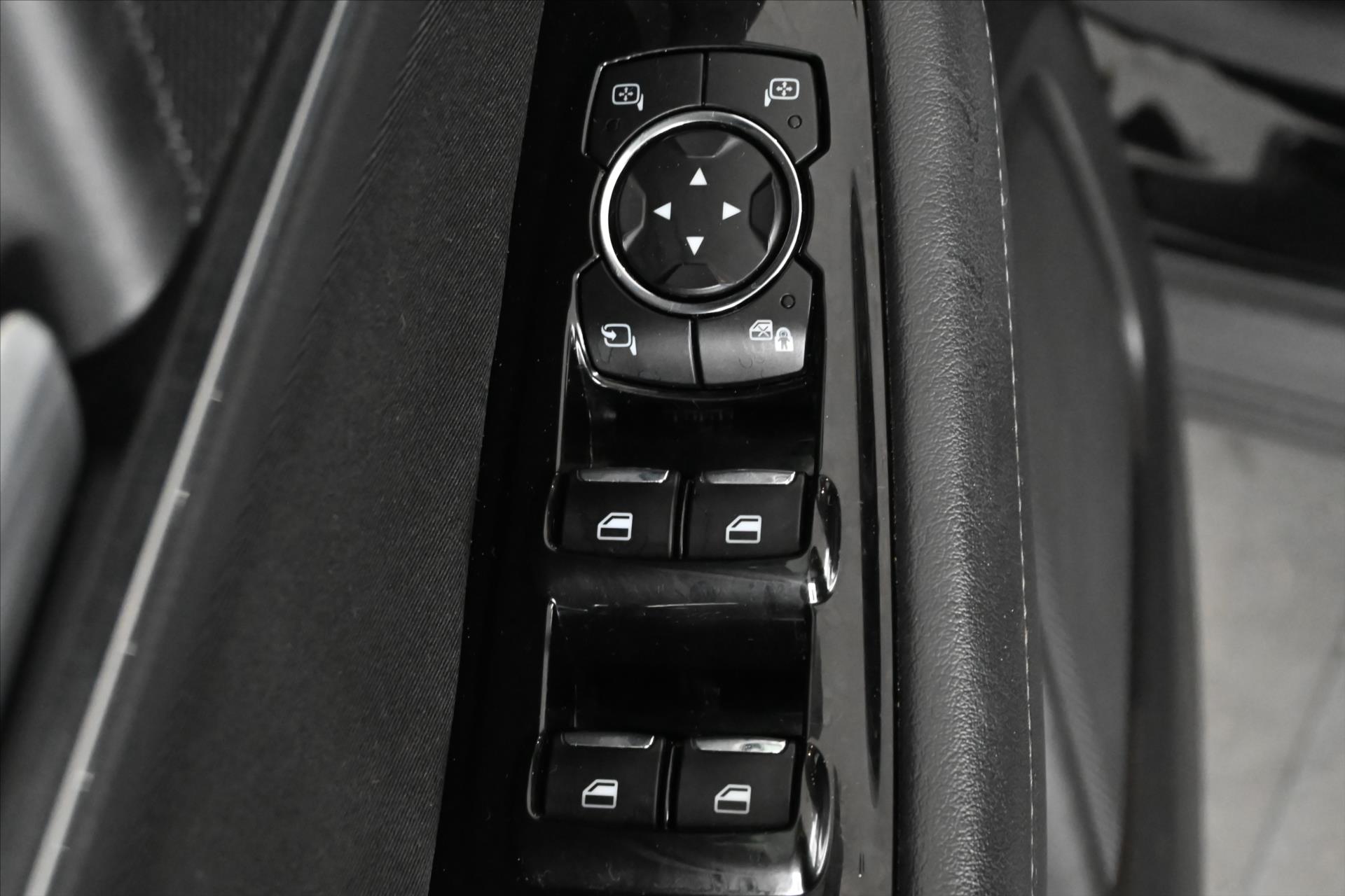 Hlavní fotografie vozu Ford S-MAX 2,0 EcoBlue 110 kW AT8 Titanium Záruka až 5 let (26)