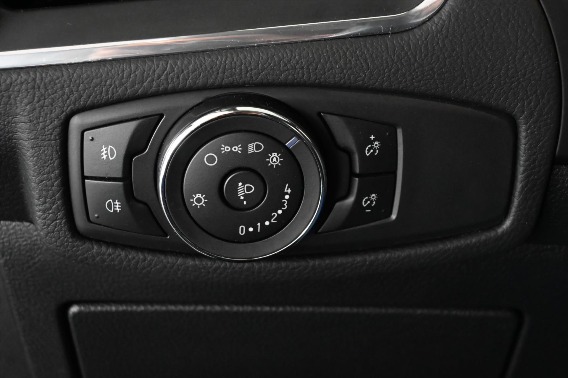 Hlavní fotografie vozu Ford S-MAX 2,0 EcoBlue 110 kW AT8 Titanium Záruka až 5 let (27)