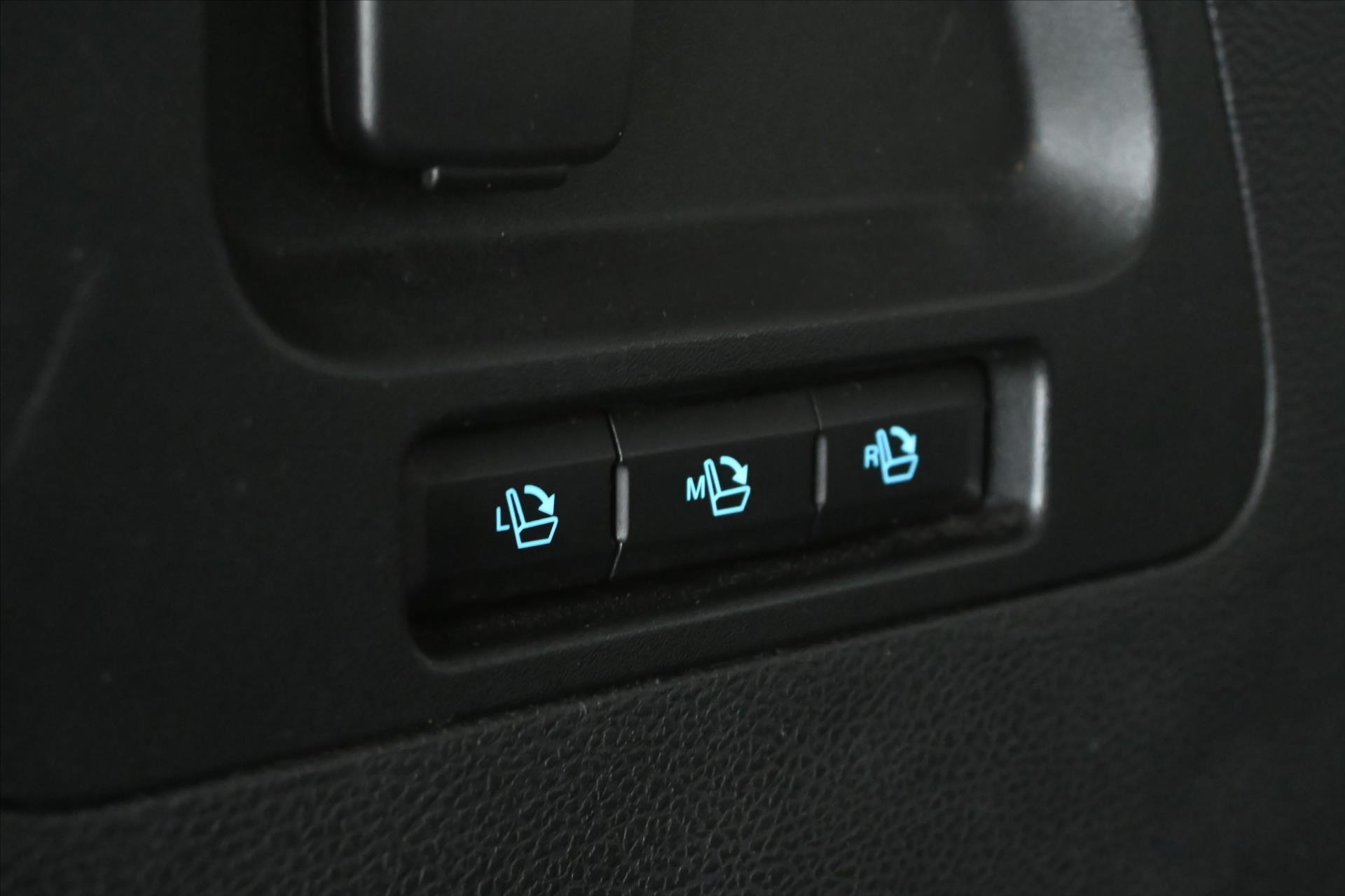 Hlavní fotografie vozu Ford S-MAX 2,0 EcoBlue 110 kW AT8 Titanium Záruka až 5 let (29)