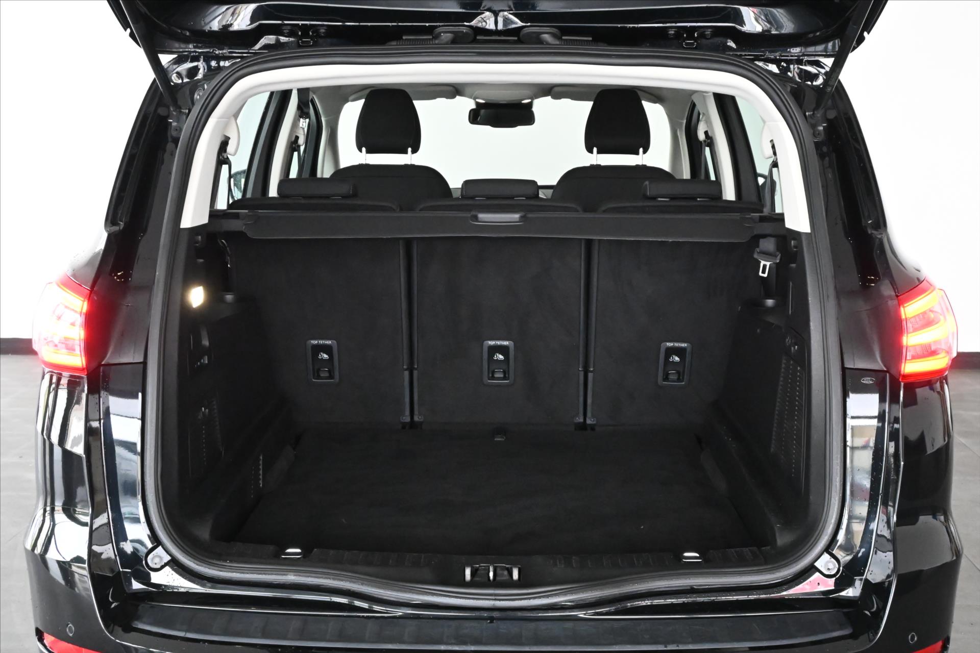 Hlavní fotografie vozu Ford S-MAX 2,0 EcoBlue 110 kW AT8 Titanium Záruka až 5 let (7)