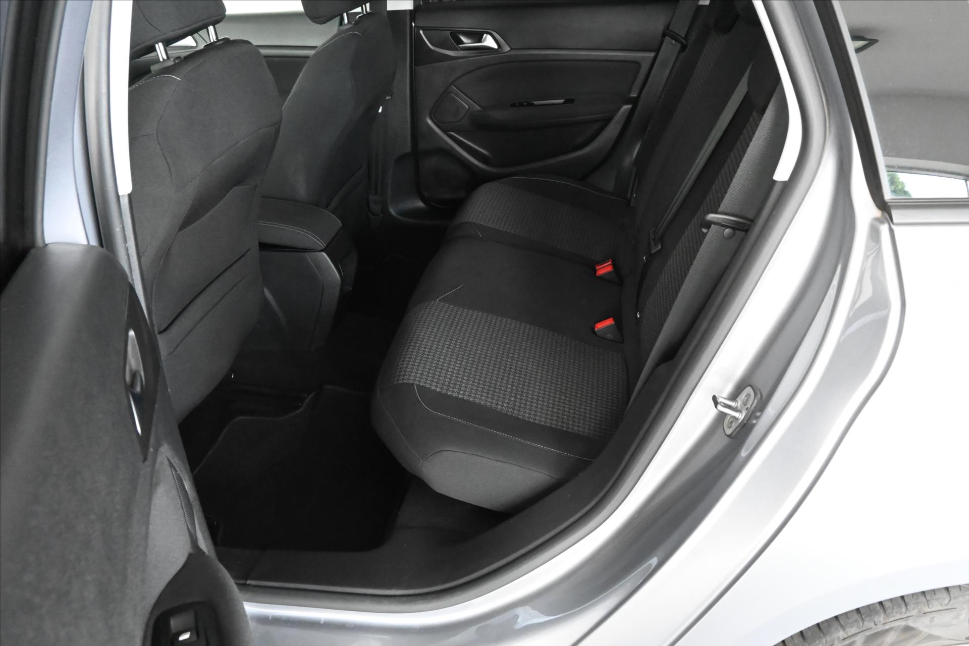 Hlavní fotografie vozu Peugeot 308 1,5 SW BlueHdi 96 kW Active Záruka až 5 let (11)