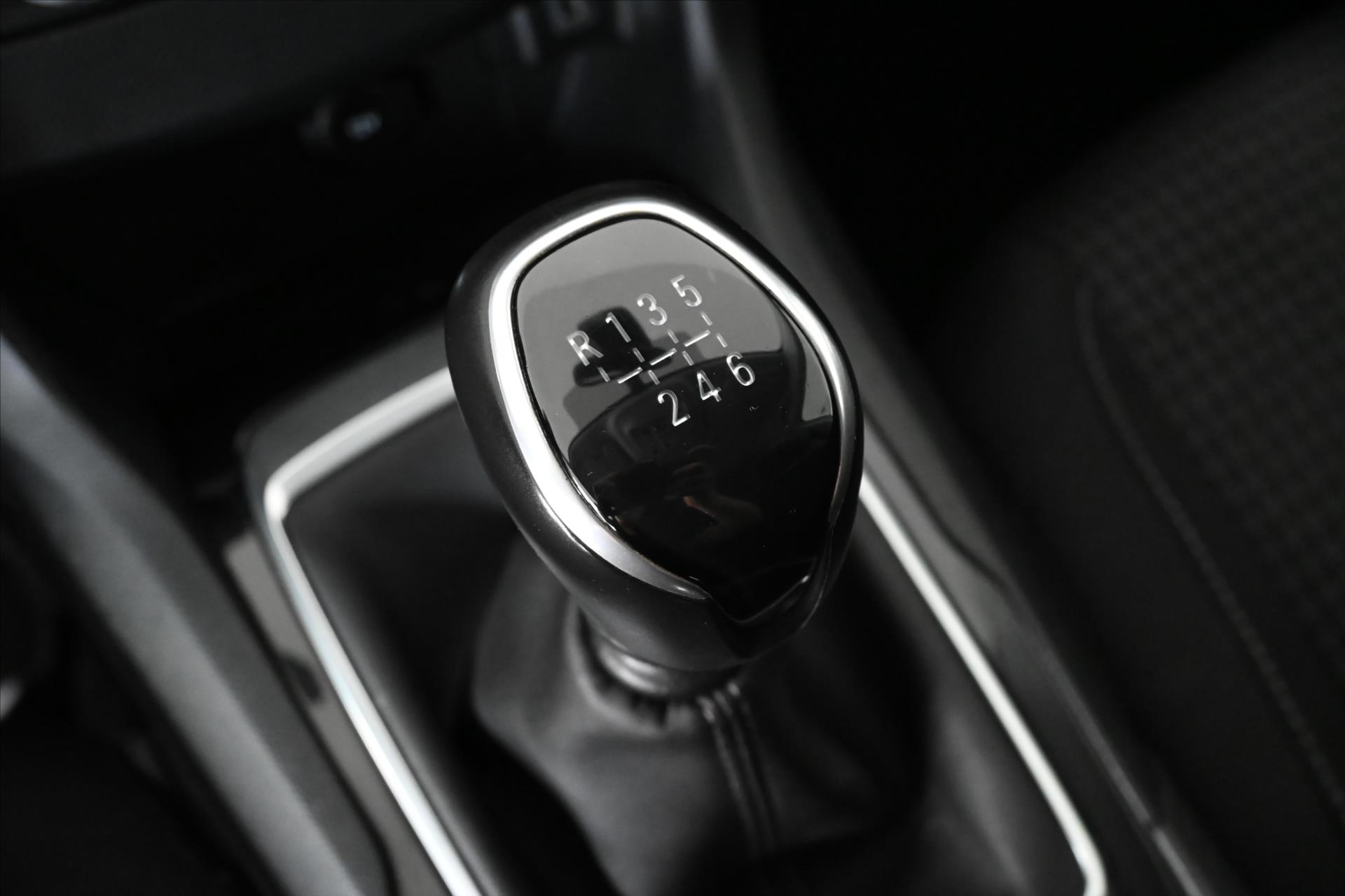 Hlavní fotografie vozu Peugeot 308 1,5 SW BlueHdi 96 kW Active Záruka až 5 let (25)