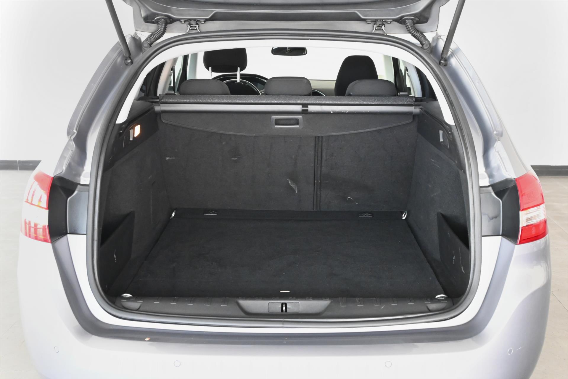 Main photo of the car Peugeot 308 1.5 SW BlueHdi 96 kW Active Warranty up to 5 years (7)