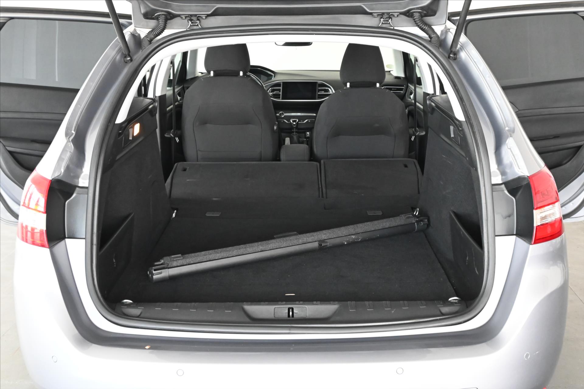 Hlavní fotografie vozu Peugeot 308 1,5 SW BlueHdi 96 kW Active Záruka až 5 let (8)