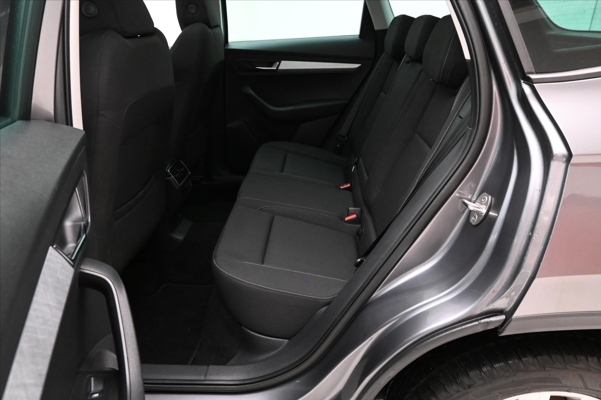 Hlavní fotografie vozu Škoda Karoq 1,5 TSI 110 kW DSG Ambition Záruka až 5 let (14)