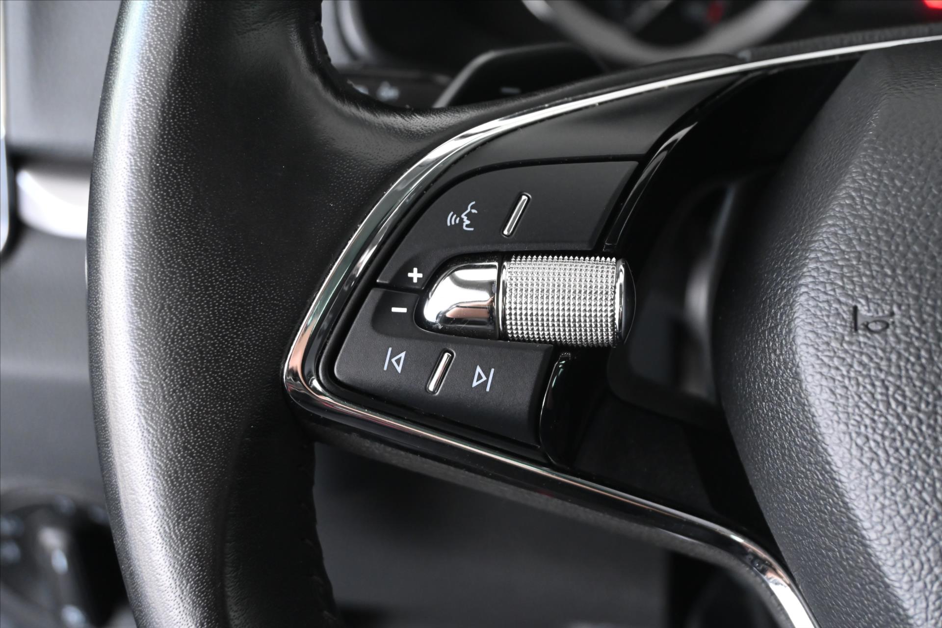 Main photo of the car Skoda Karoq 1.5 TSI 110 kW DSG Ambition Warranty up to 5 years (18)