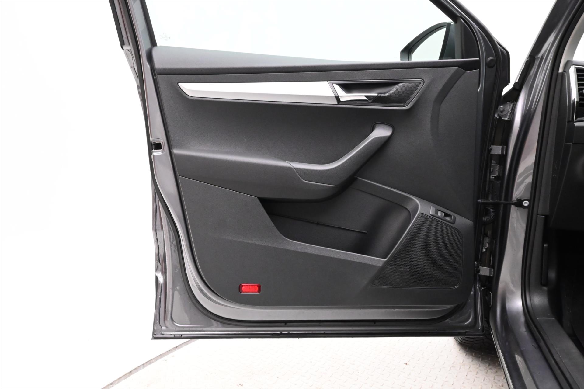 Hlavní fotografie vozu Škoda Karoq 1,5 TSI 110 kW DSG Ambition Záruka až 5 let (22)