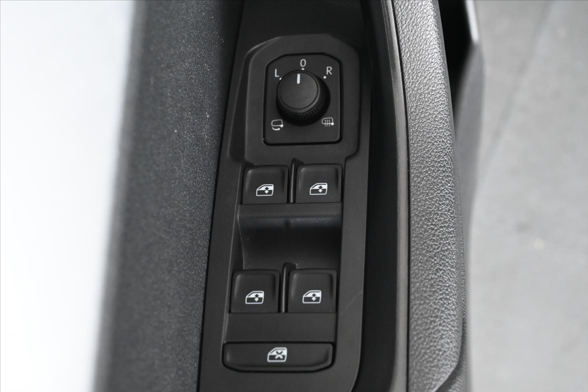 Main photo of the car Skoda Karoq 1.5 TSI 110 kW DSG Ambition Warranty up to 5 years (26)