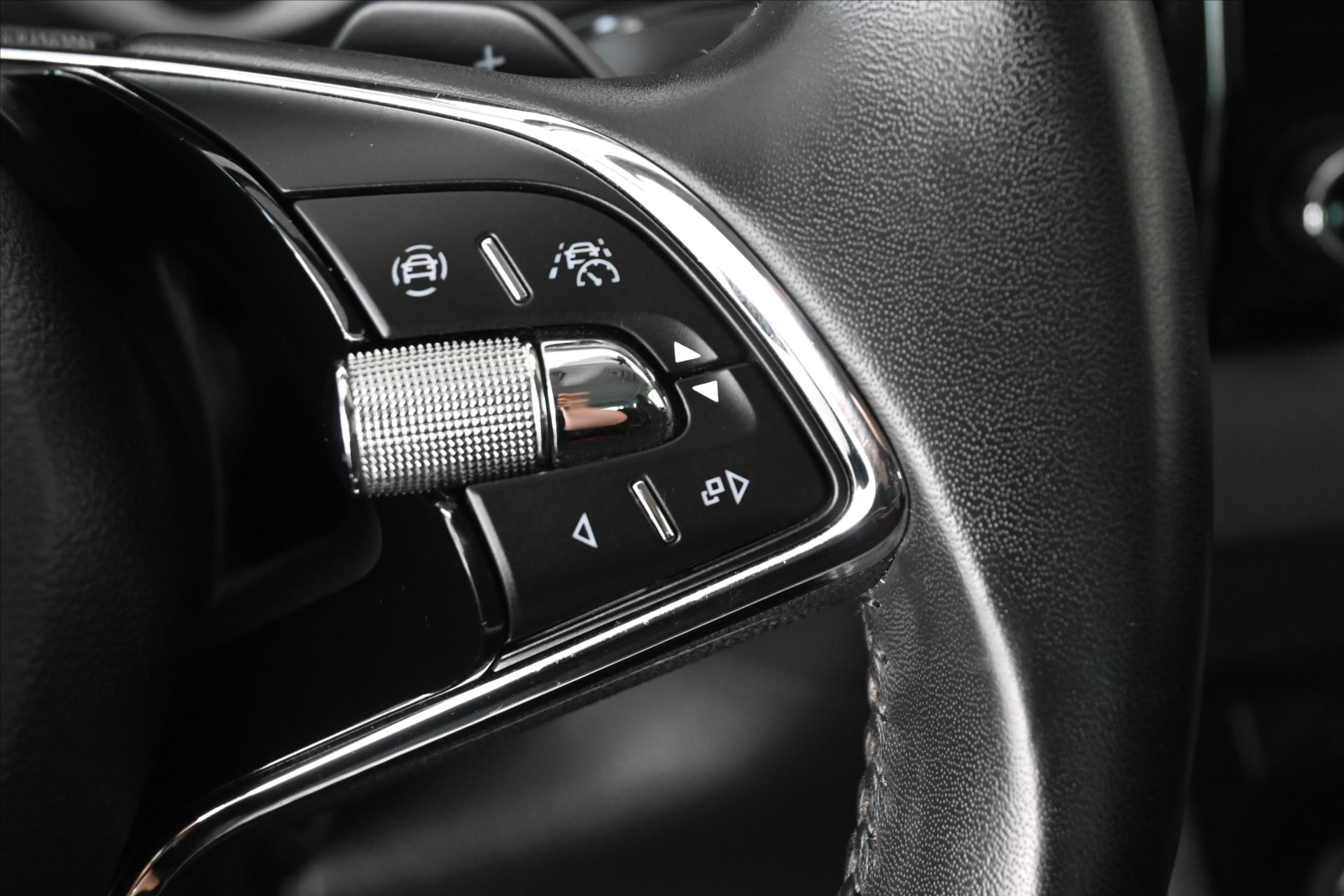 Hlavní fotografie vozu Škoda Karoq 1,5 TSI 110kW DSG AMBITION ZÁRUKA AŽ 5 LET (18)