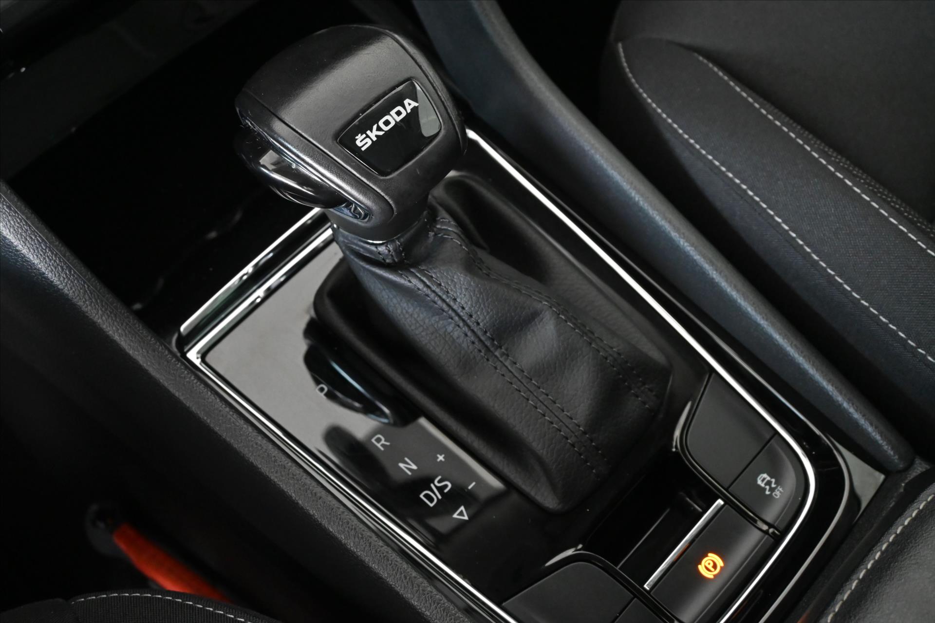 Hlavní fotografie vozu Škoda Karoq 1,5 TSI 110kW DSG AMBITION ZÁRUKA AŽ 5 LET (22)