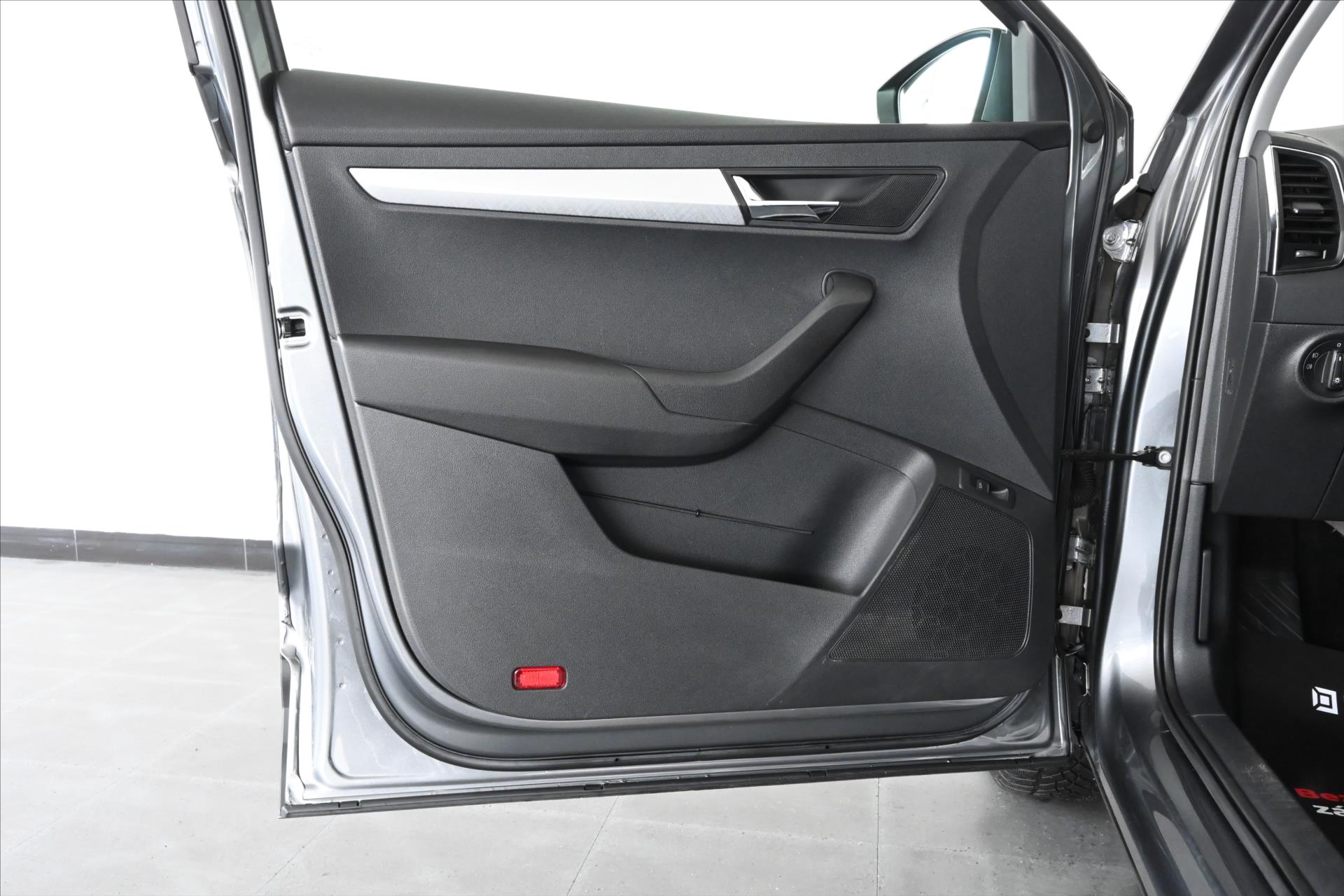 Hlavní fotografie vozu Škoda Karoq 1,5 TSI 110kW DSG AMBITION ZÁRUKA AŽ 5 LET (24)