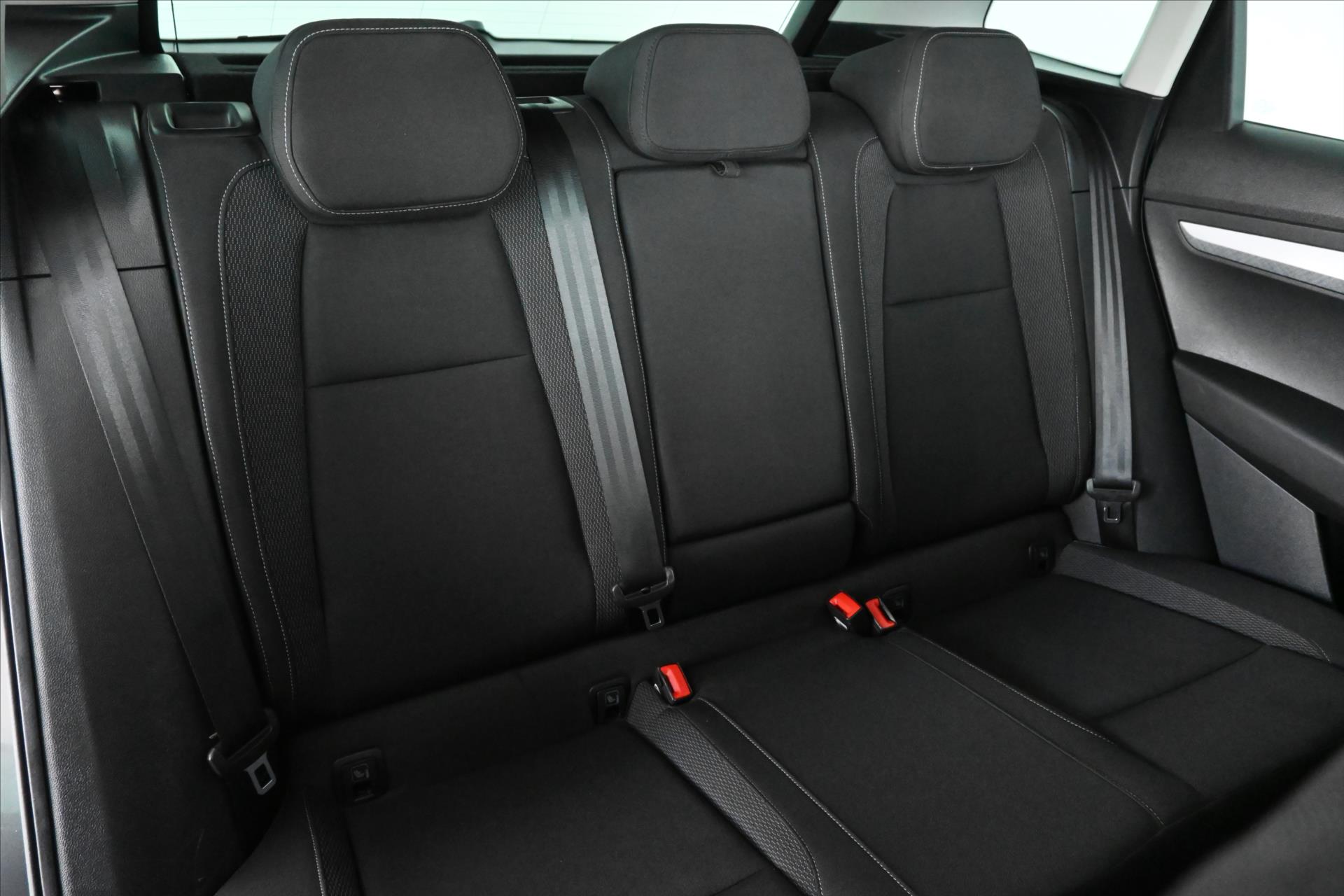 Hlavní fotografie vozu Škoda Karoq 1,5 TSI 110kW DSG AMBITION ZÁRUKA AŽ 5 LET (27)