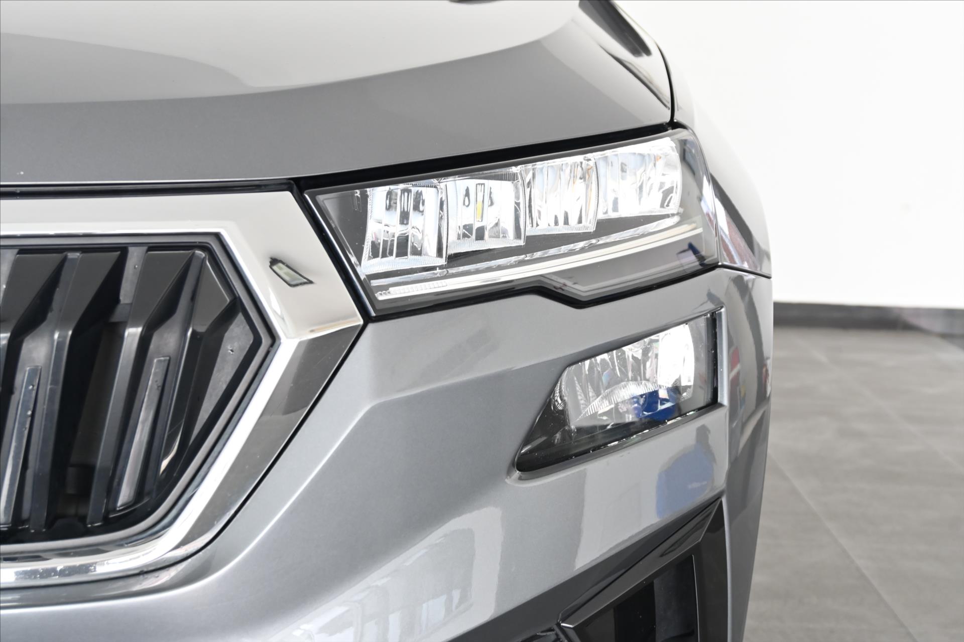 Hlavní fotografie vozu Škoda Karoq 1,5 TSI 110kW DSG AMBITION ZÁRUKA AŽ 5 LET (31)