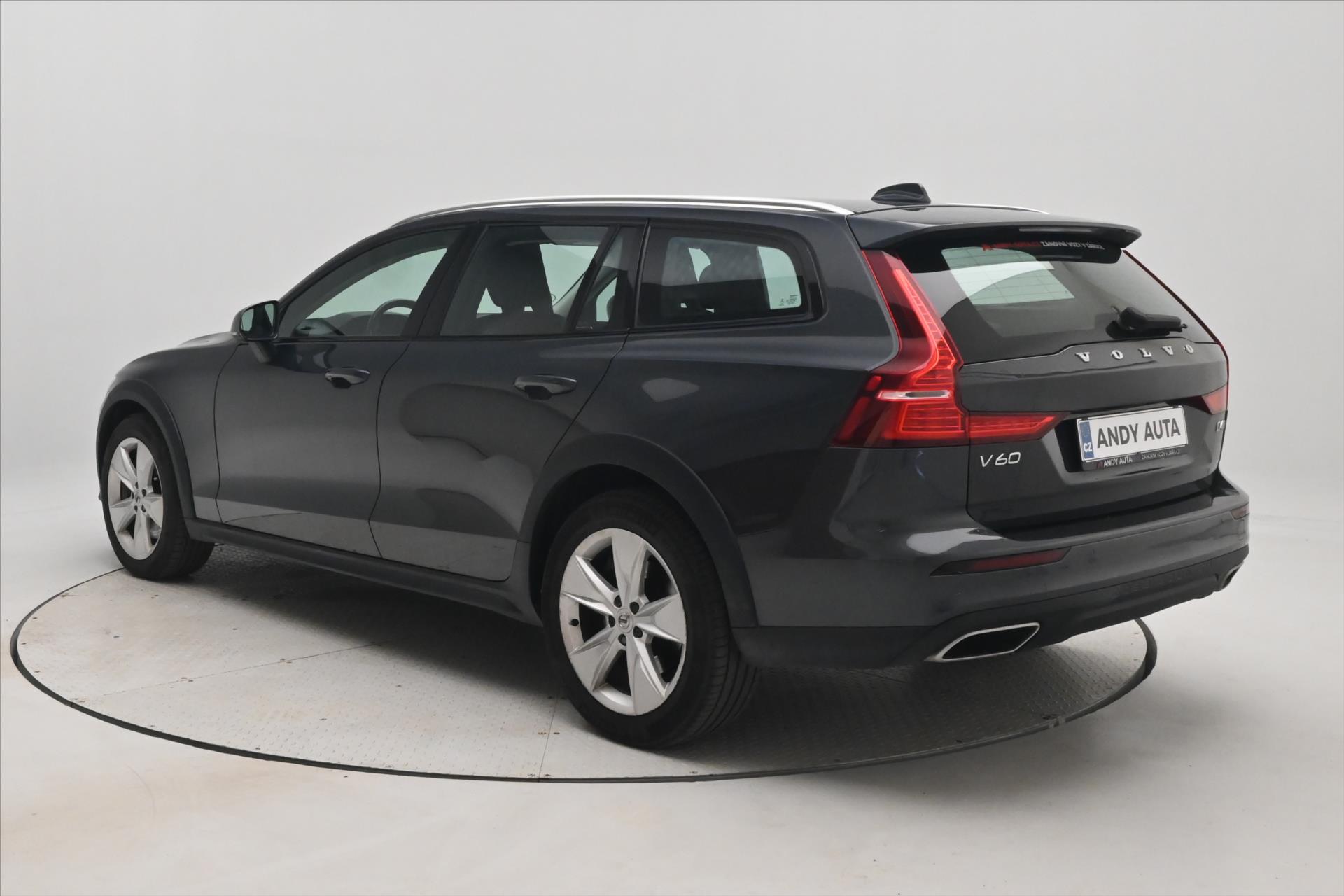 Hlavní fotografie vozu Volvo  2,0 D4 140kW 4x4 AT8 Cross Country Záruka až 5 let (7)