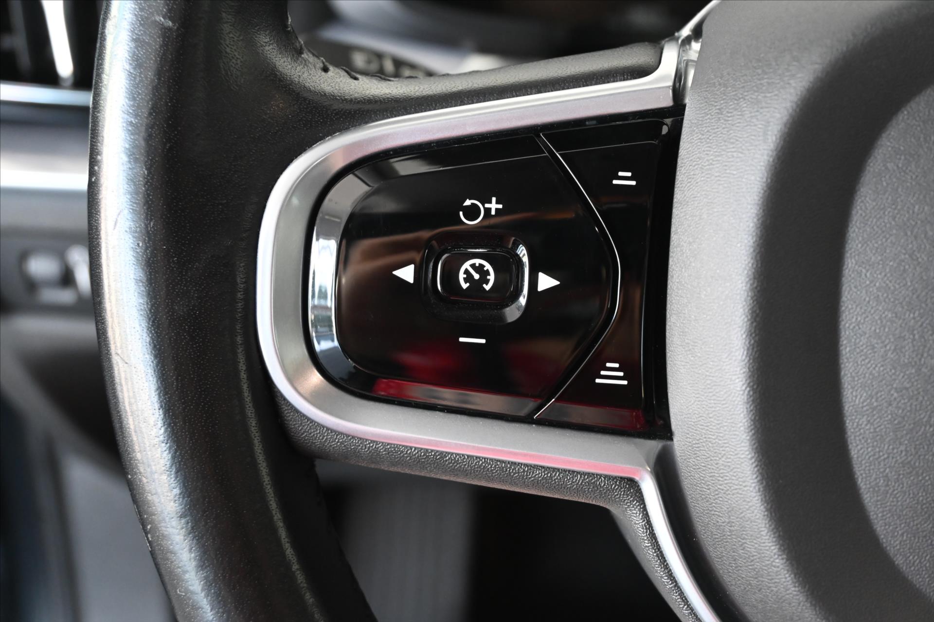 Hlavní fotografie vozu Volvo V60 2,0 D4 140 kW 4x4 AT8 Cross Country Záruka až 5 let (18)