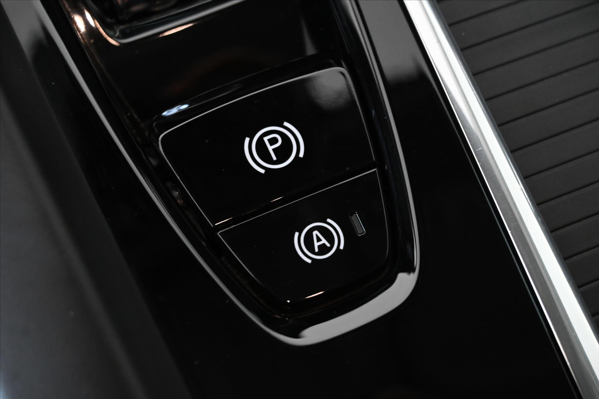 Hlavní fotografie vozu Volvo V60 2,0 D4 140 kW 4x4 AT8 Cross Country Záruka až 5 let (24)