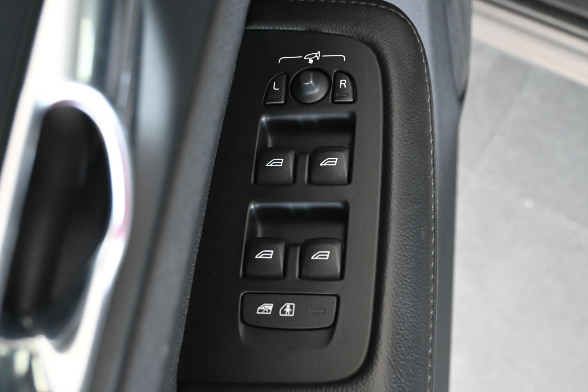 Hlavní fotografie vozu Volvo V60 2,0 D4 140 kW 4x4 AT8 Cross Country Záruka až 5 let (26)