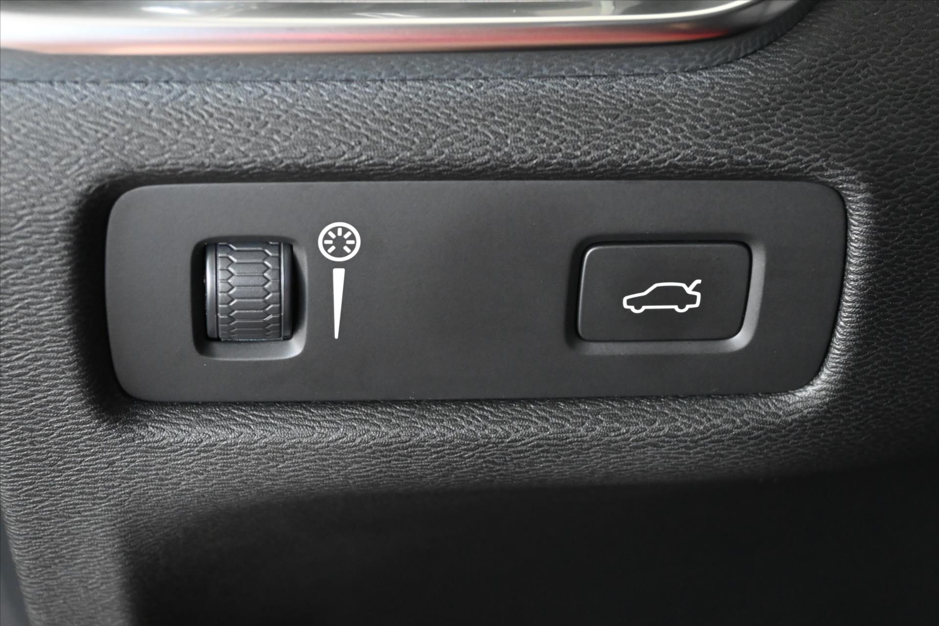 Hlavní fotografie vozu Volvo V60 2,0 D4 140 kW 4x4 AT8 Cross Country Záruka až 5 let (27)