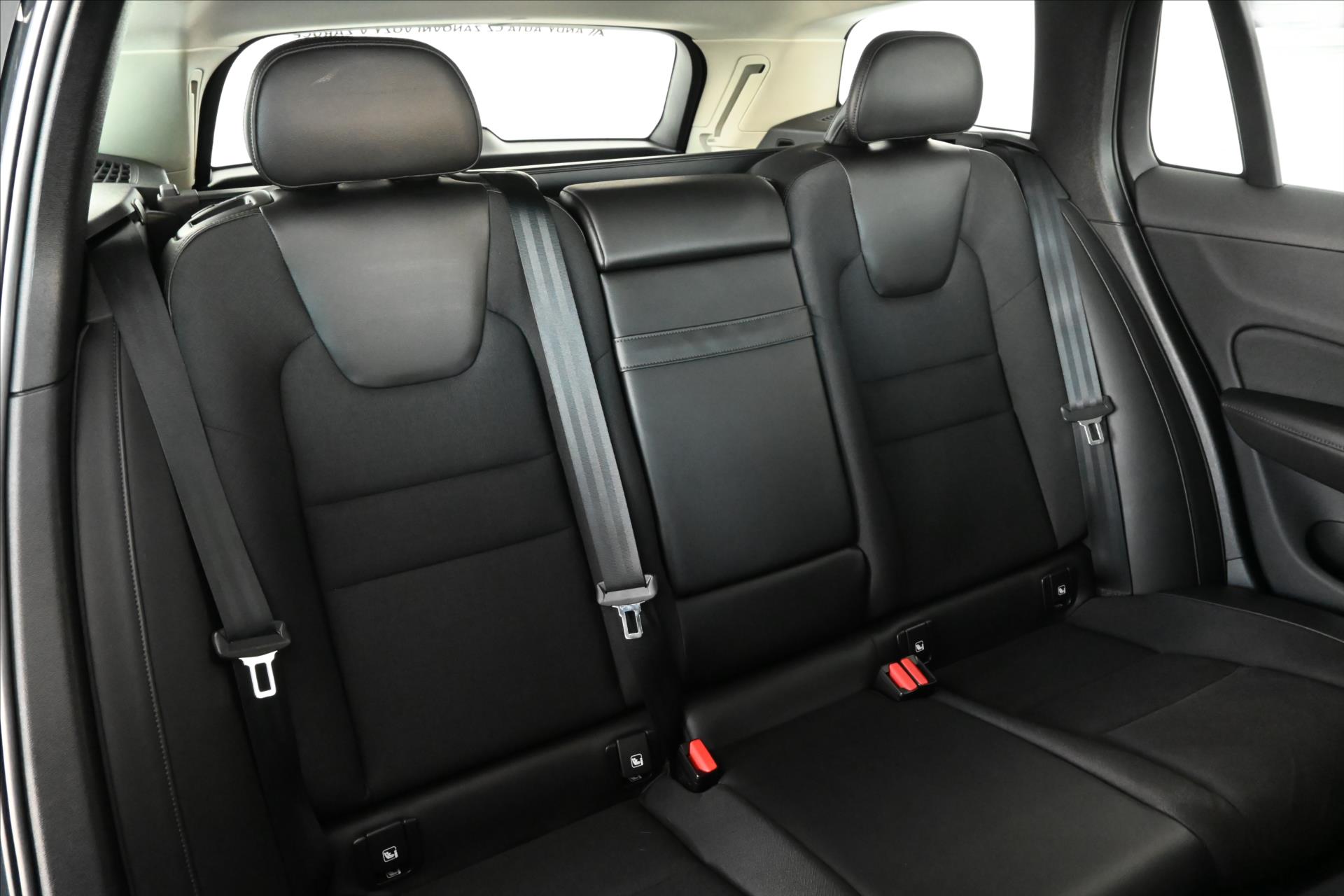 Hlavní fotografie vozu Volvo V60 2,0 D4 140 kW 4x4 AT8 Cross Country Záruka až 5 let (28)