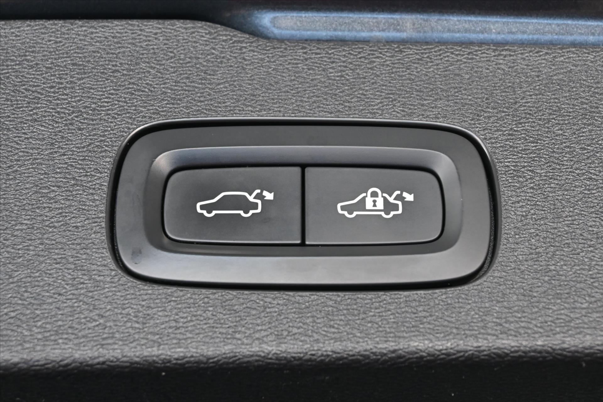 Hlavní fotografie vozu Volvo V60 2,0 D4 140 kW 4x4 AT8 Cross Country Záruka až 5 let (29)