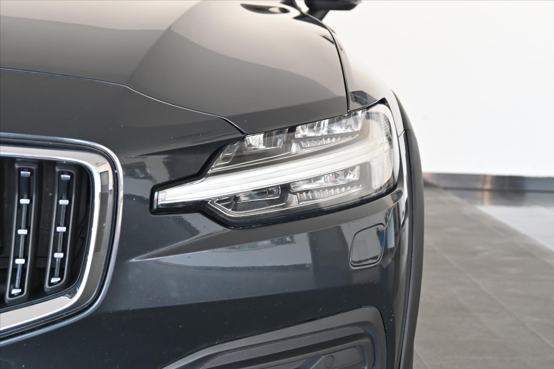 Hlavní fotografie vozu Volvo V60 2,0 D4 140 kW 4x4 AT8 Cross Country Záruka až 5 let (31)