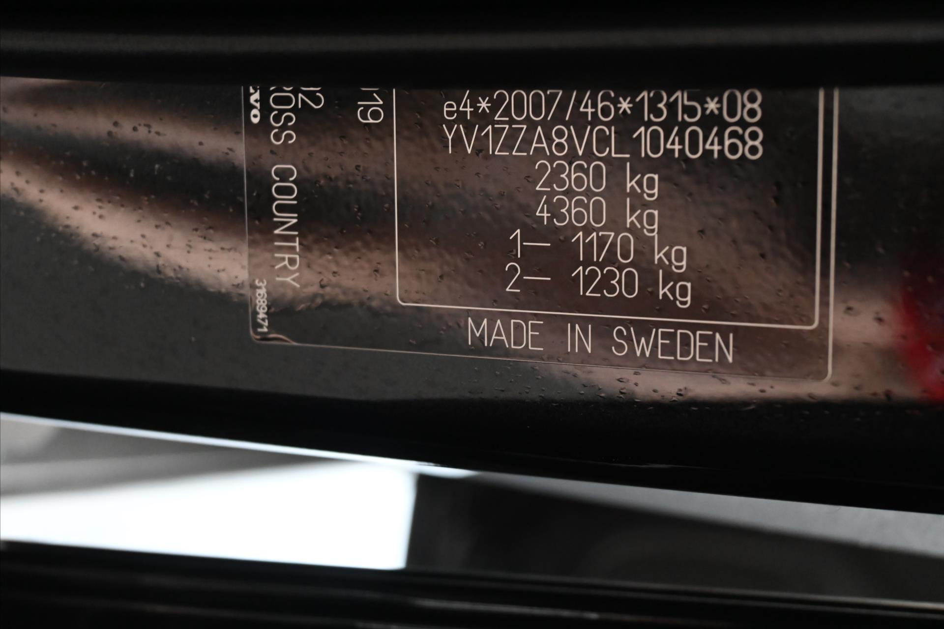 Hlavní fotografie vozu Volvo V60 2,0 D4 140kW 4x4 AT8 Cross Country Záruka až 5 let (15)