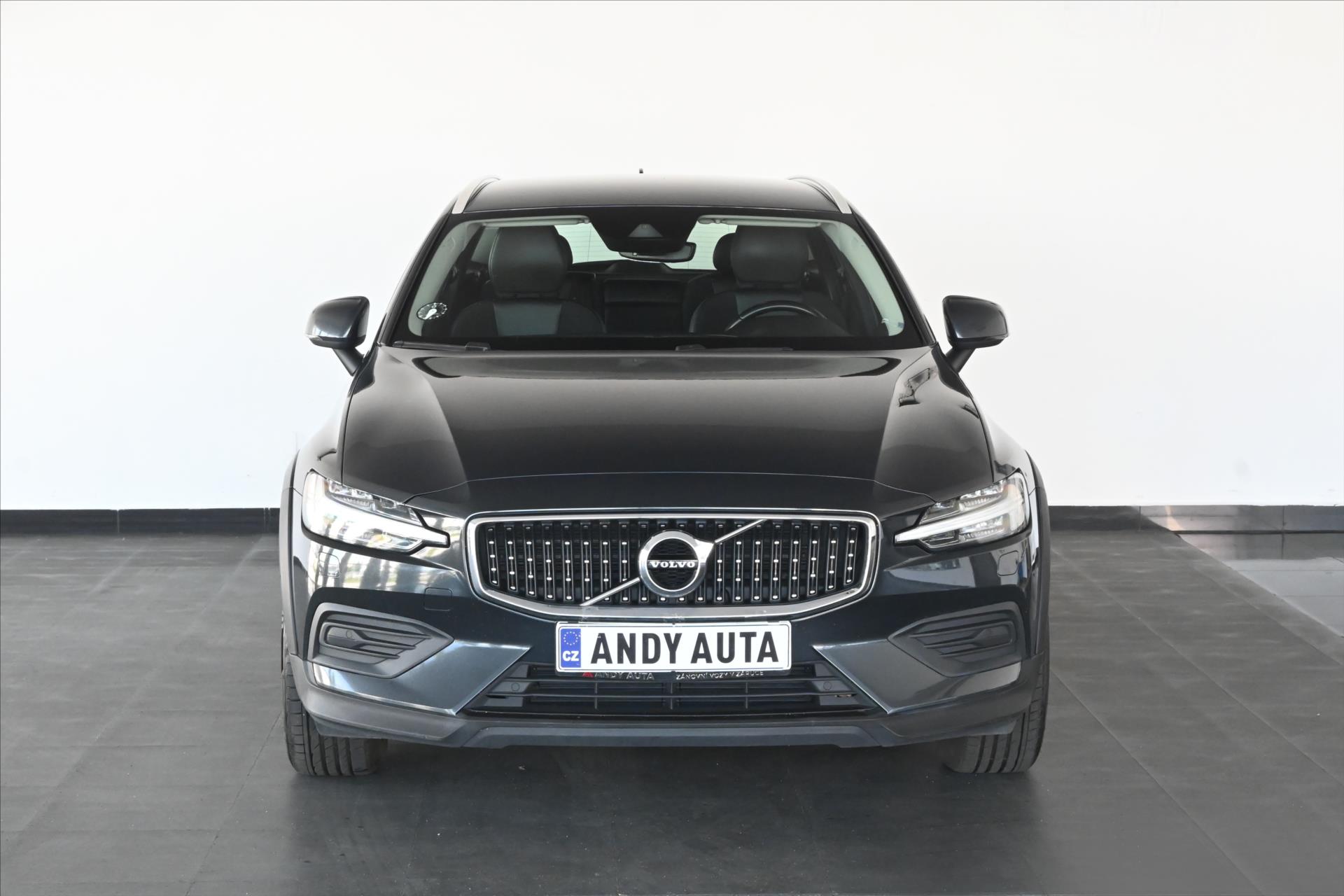 Hlavní fotografie vozu Volvo V60 2,0 D4 140kW 4x4 AT8 Cross Country Záruka až 5 let (2)