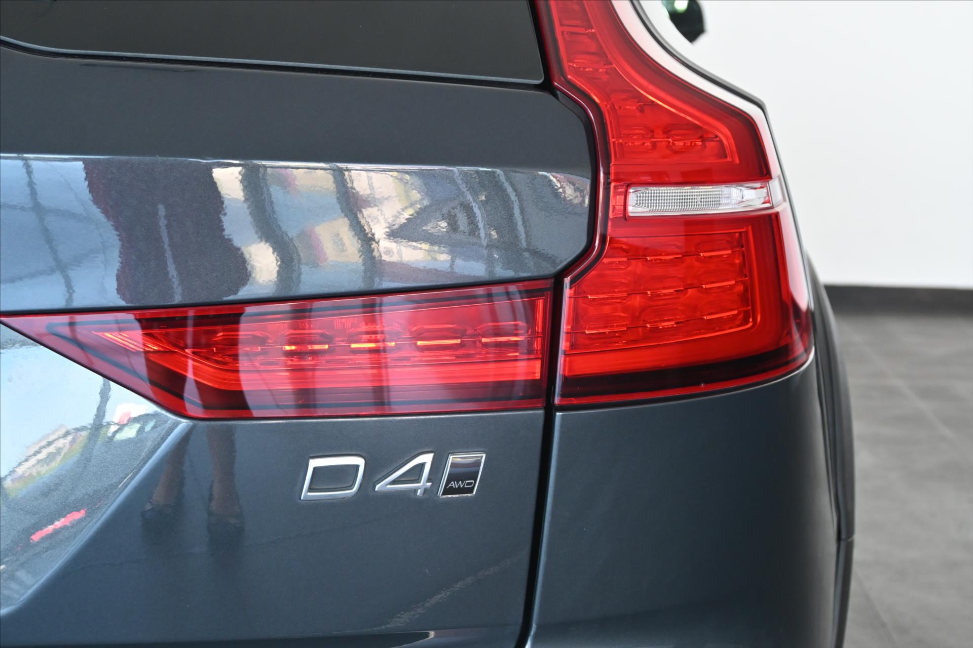 Hlavní fotografie vozu Volvo V60 2,0 D4 140kW 4x4 AT8 Cross Country Záruka až 5 let (31)