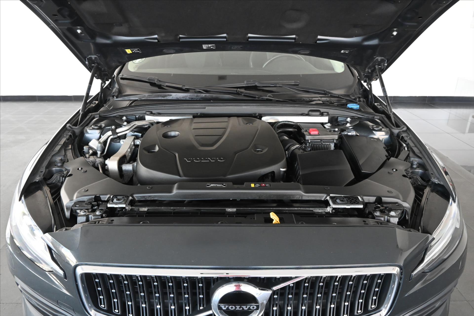 Hlavní fotografie vozu Volvo V60 2,0 D4 140kW 4x4 AT8 Cross Country Záruka až 5 let (5)