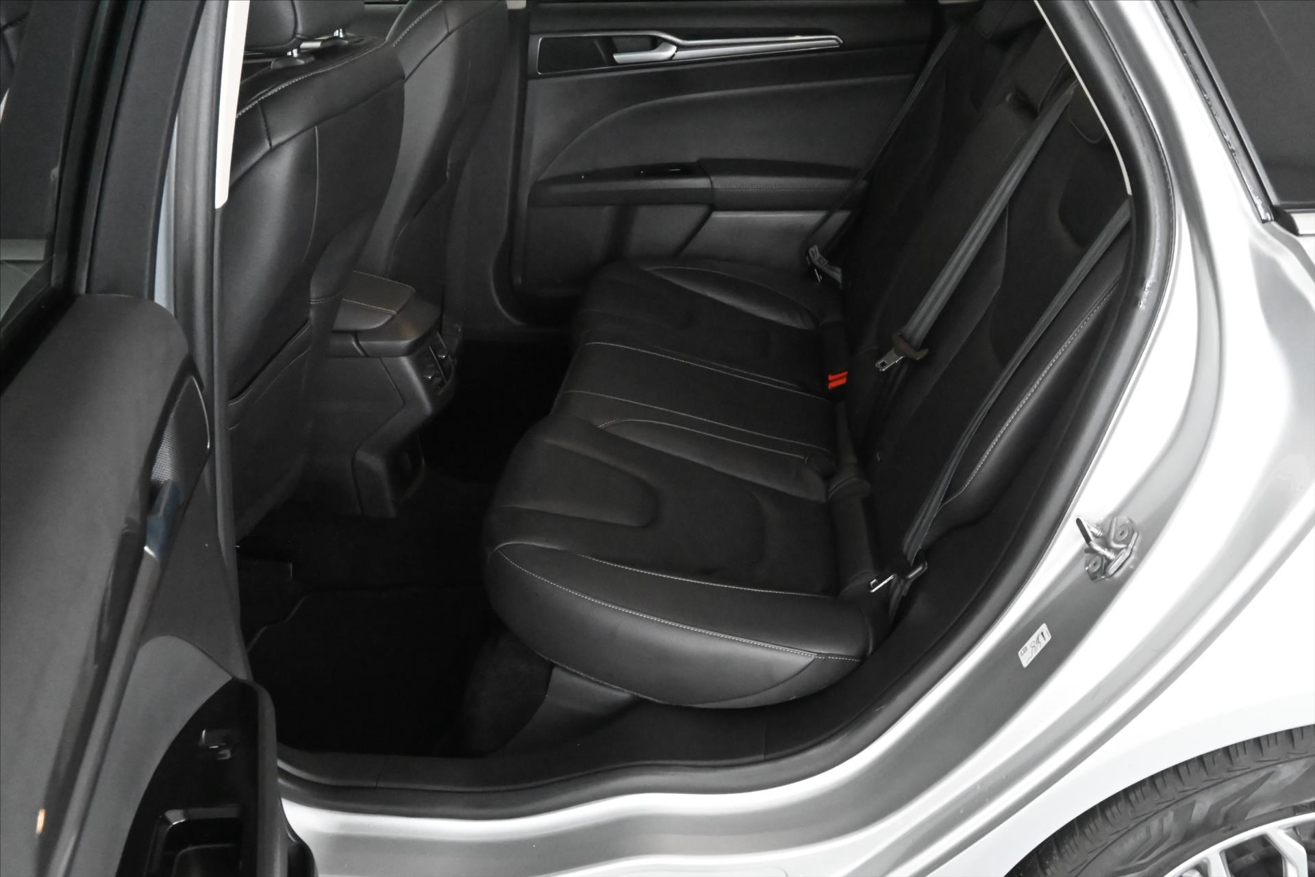 Hlavní fotografie vozu Ford Mondeo 2,0 EcoBlue 110 kW Titanium Záruka až 5 let (11)