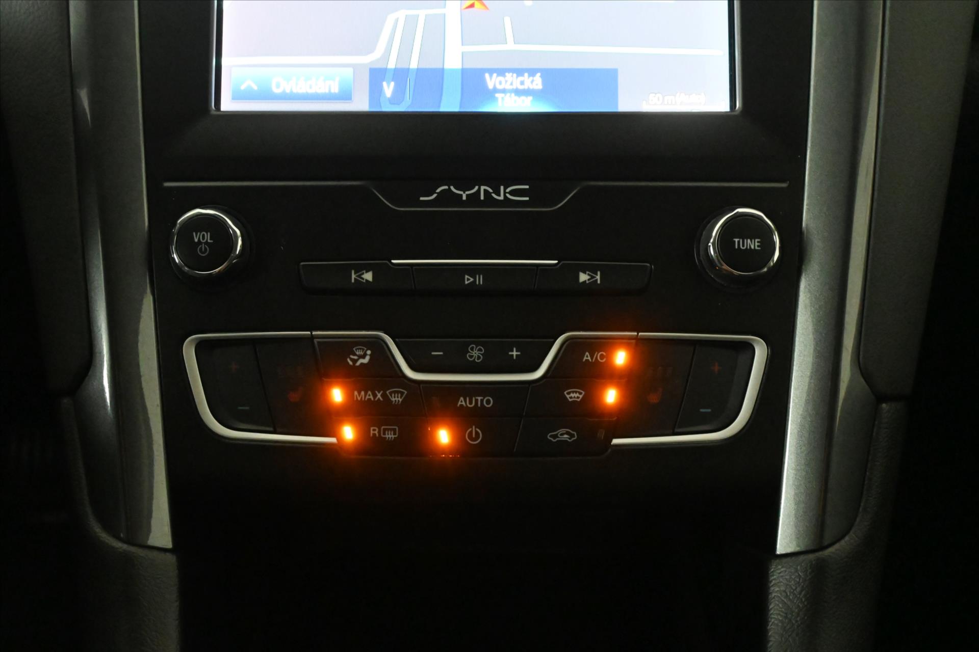 Hlavní fotografie vozu Ford Mondeo 2,0 EcoBlue 110 kW Titanium Záruka až 5 let (22)