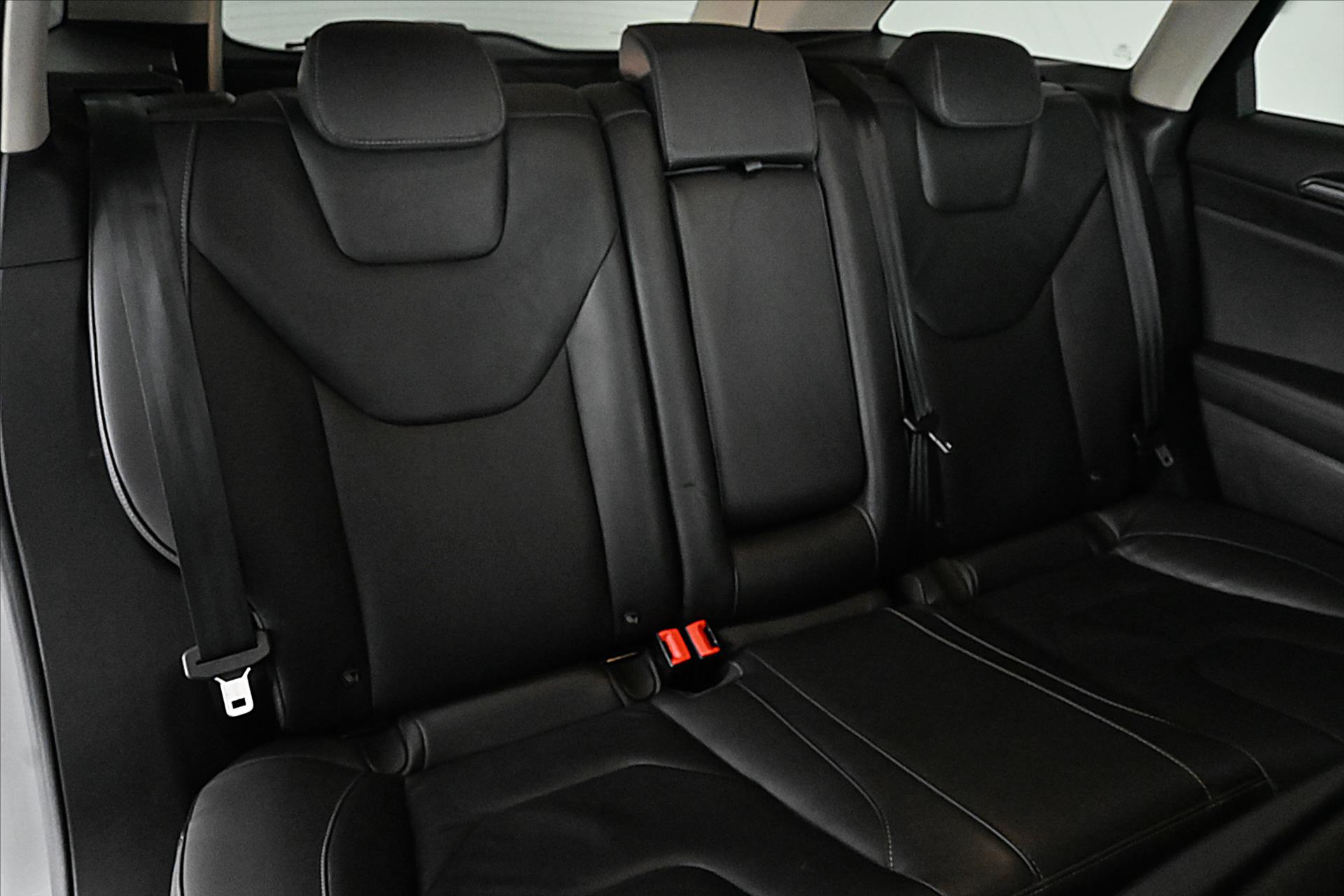 Hlavní fotografie vozu Ford Mondeo 2,0 EcoBlue 110 kW Titanium Záruka až 5 let (28)