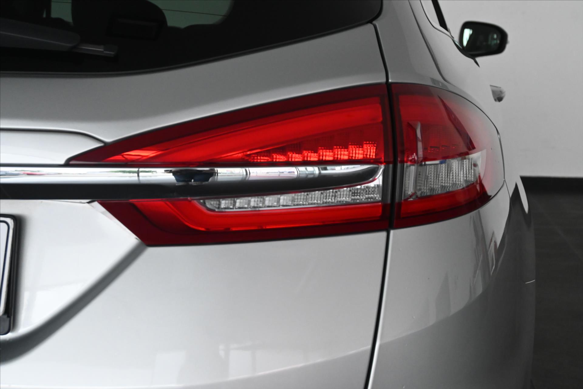 Hlavní fotografie vozu Ford Mondeo 2,0 EcoBlue 110 kW Titanium Záruka až 5 let (30)