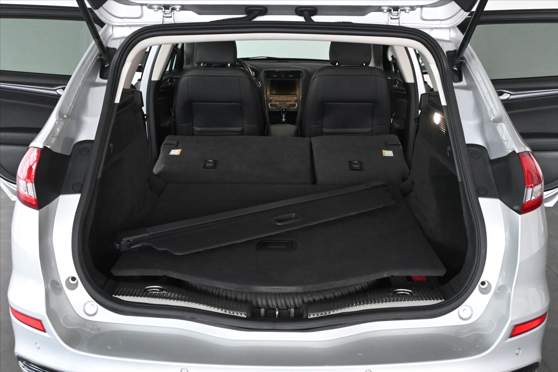 Hlavní fotografie vozu Ford Mondeo 2,0 EcoBlue 110 kW Titanium Záruka až 5 let (8)