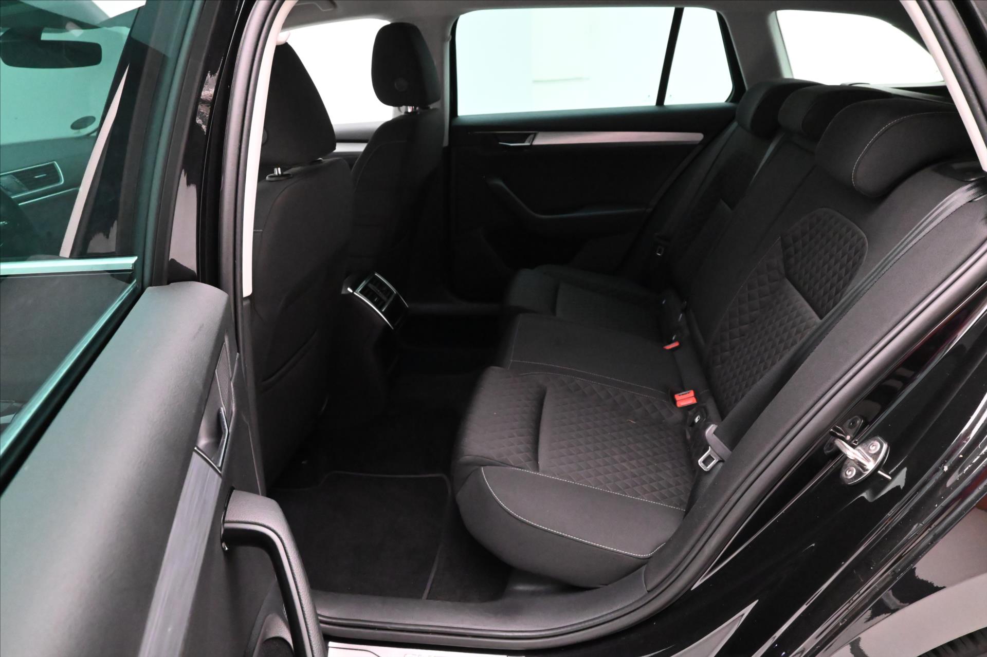 Main photo of the car Skoda Superb 2.0 TDI 110 kW DSG Clever Warranty up to 5 years (14)