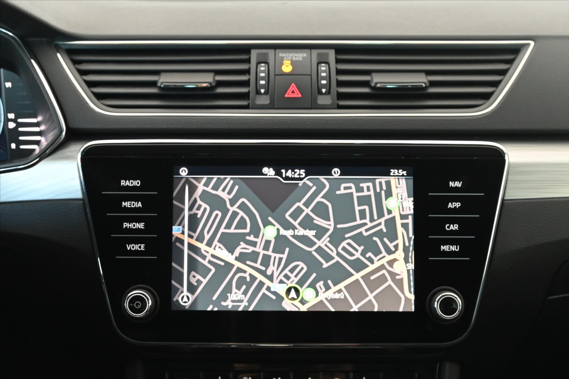 Hlavní fotografie vozu Škoda Superb 2,0 TDi 110kW DSG CLEVER Záruka až 5 let (19)