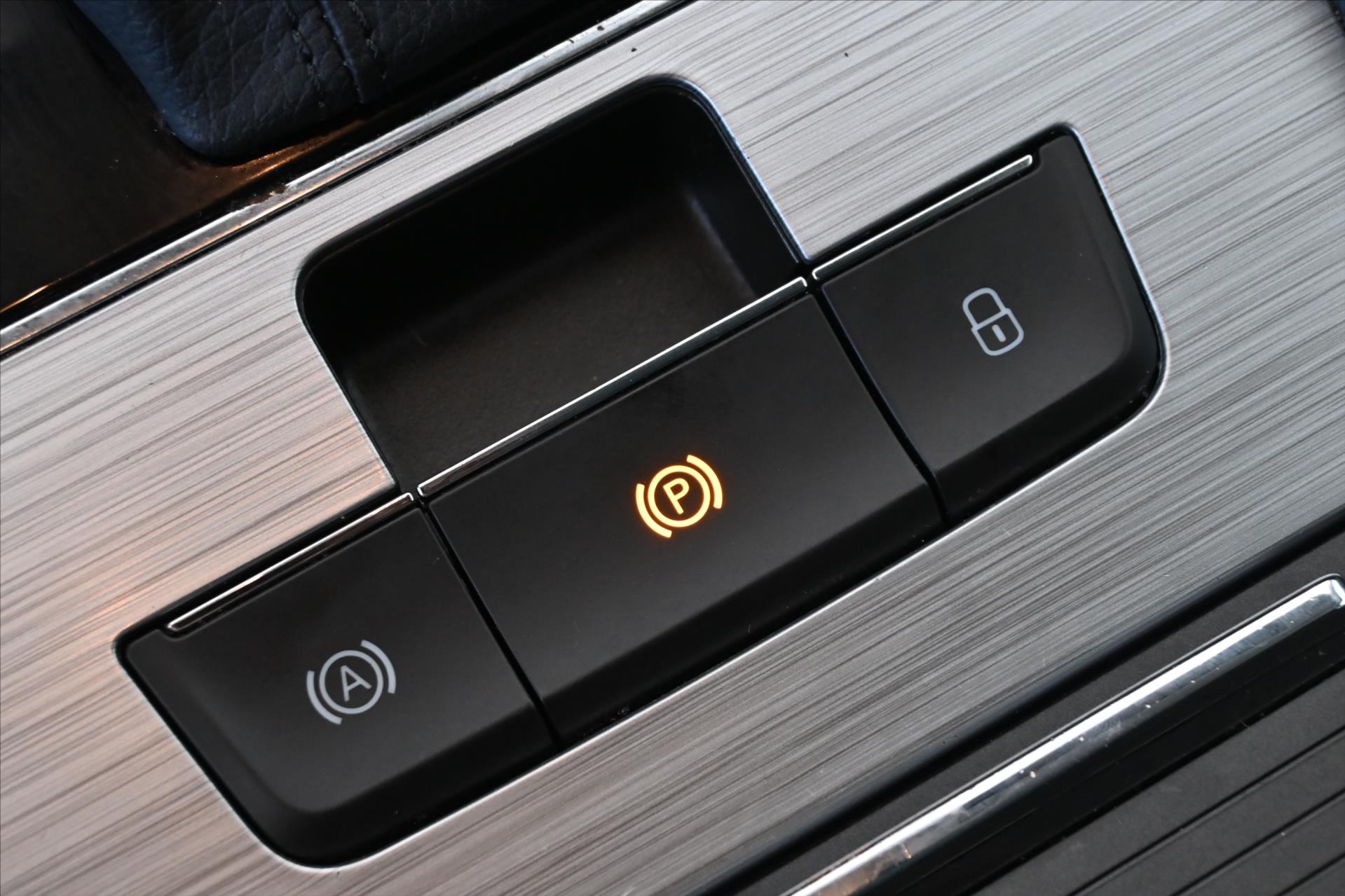 Hlavní fotografie vozu Škoda Superb 2,0 TDi 110kW DSG CLEVER Záruka až 5 let (24)