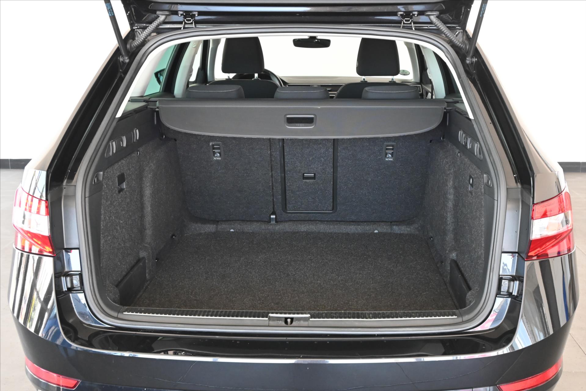 Hlavní fotografie vozu Škoda Superb 2,0 TDi 110kW DSG CLEVER Záruka až 5 let (6)