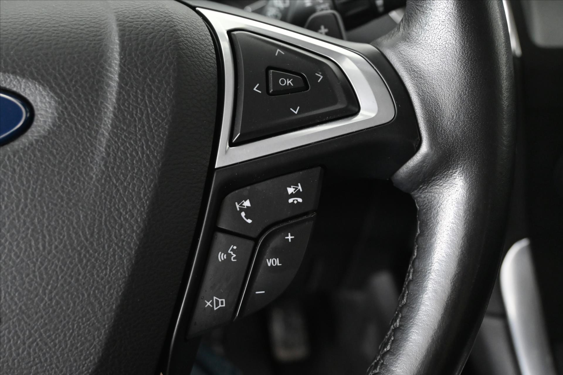 Hlavní fotografie vozu Ford S-MAX 2,0 EcoBlue 140 kW AT8 Titanium Záruka až 5 let (19)